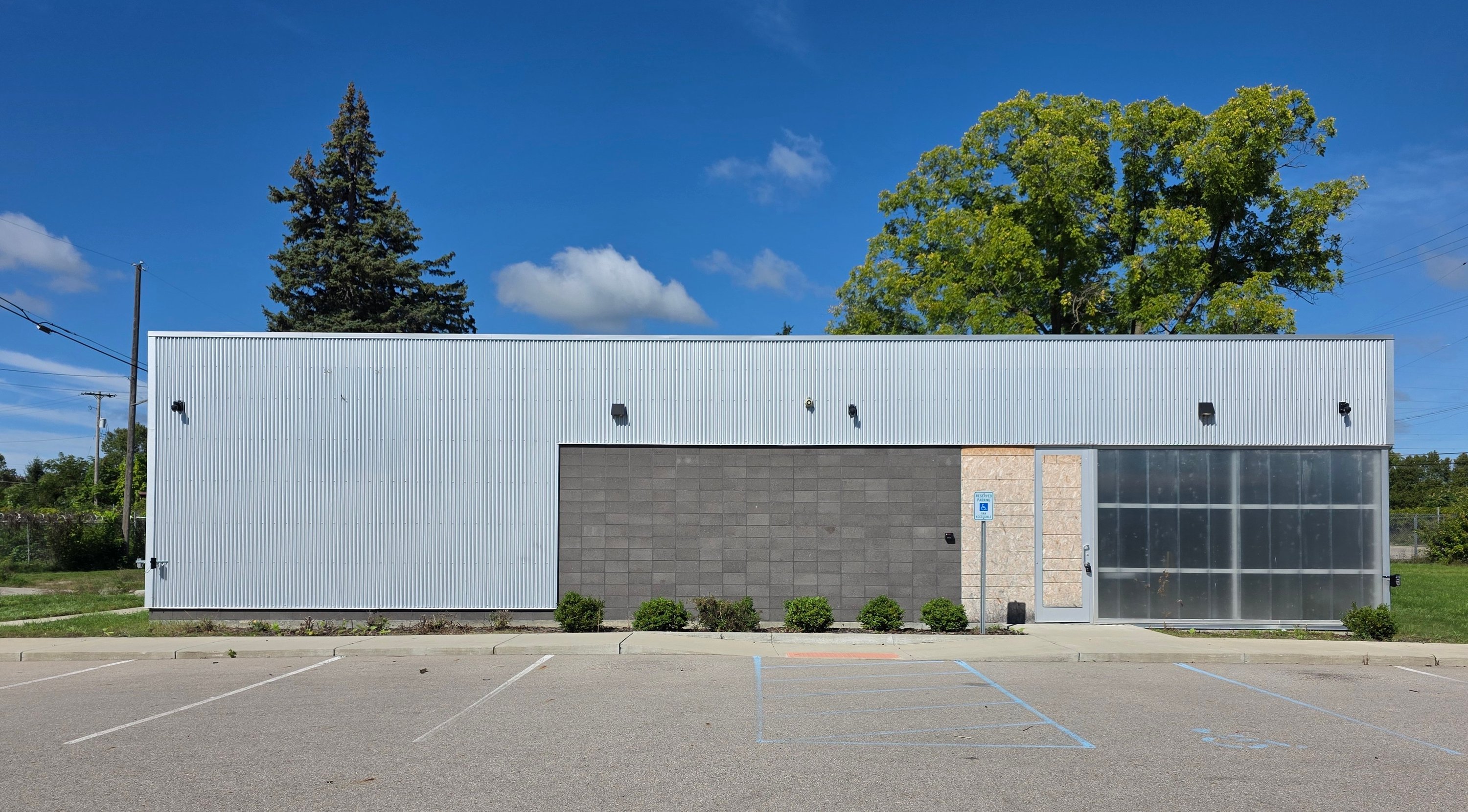1227 James P Cole Blvd, Flint, MI 48503