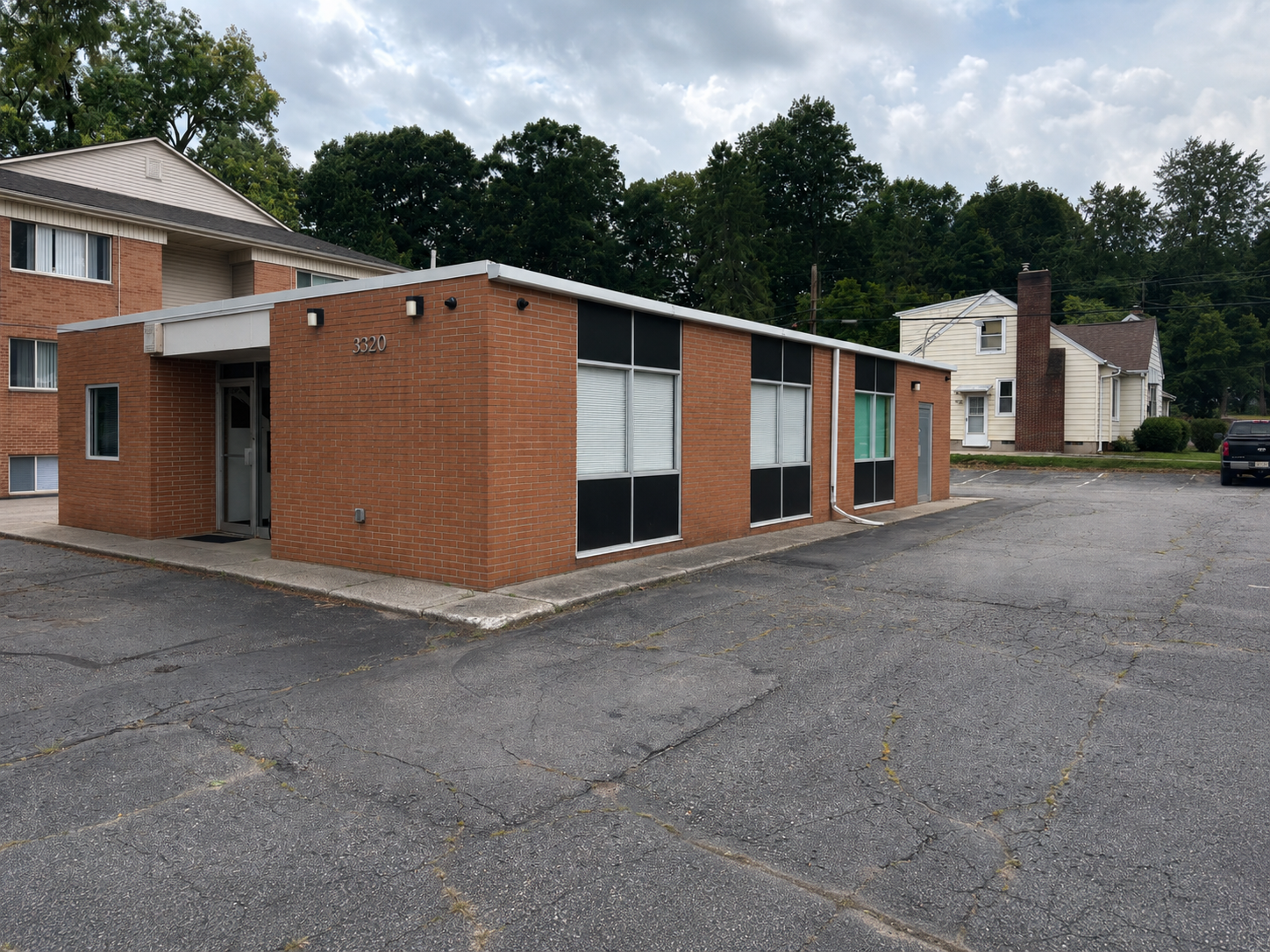 3320 S Pennsylvania Ave, Lansing, MI 48910