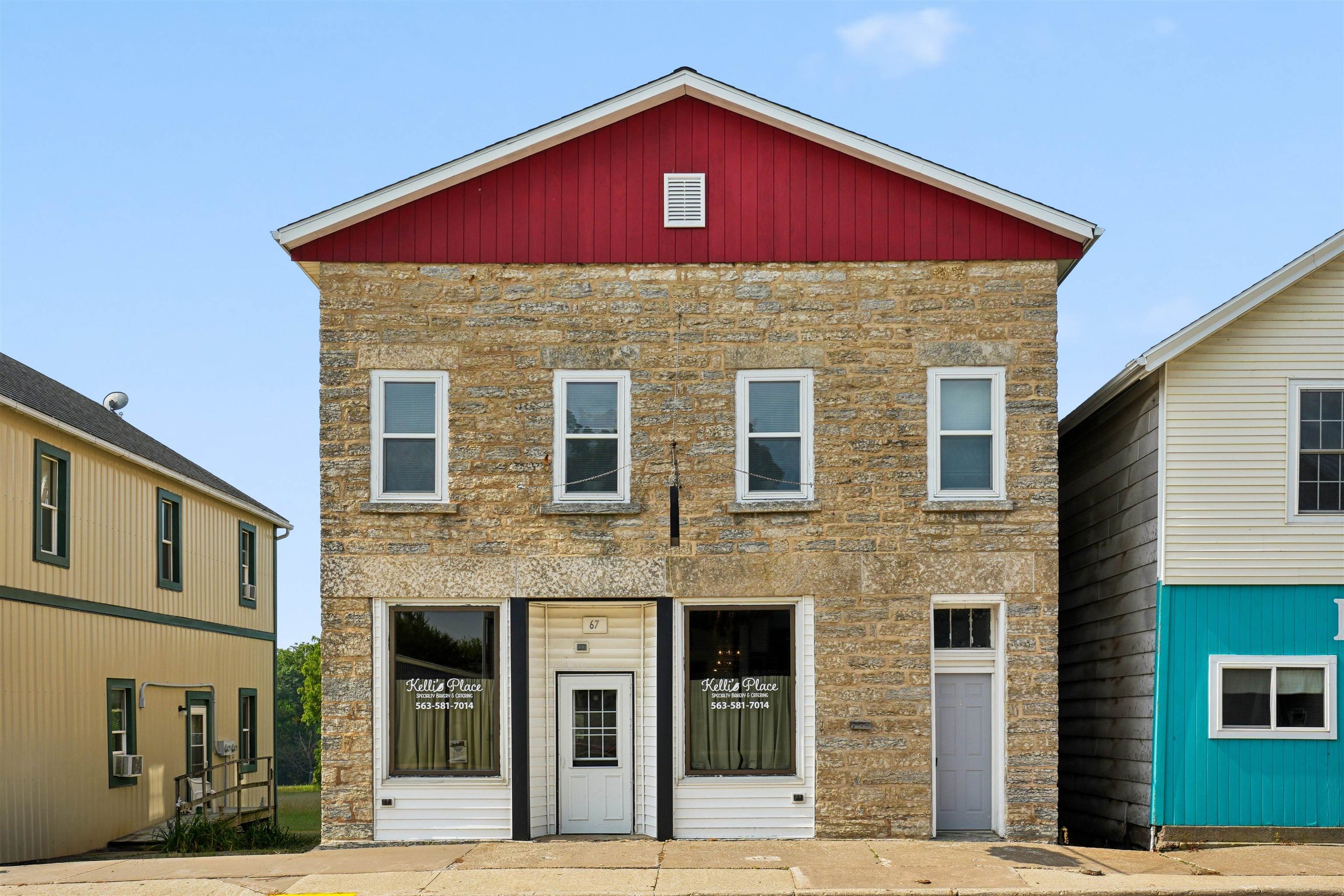 67 E Main St, Benton, WI 53803
