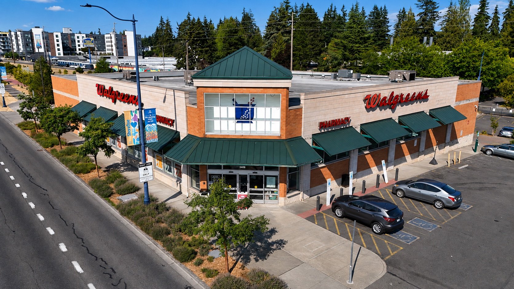 17524 Aurora Ave N, Shoreline, WA 98133