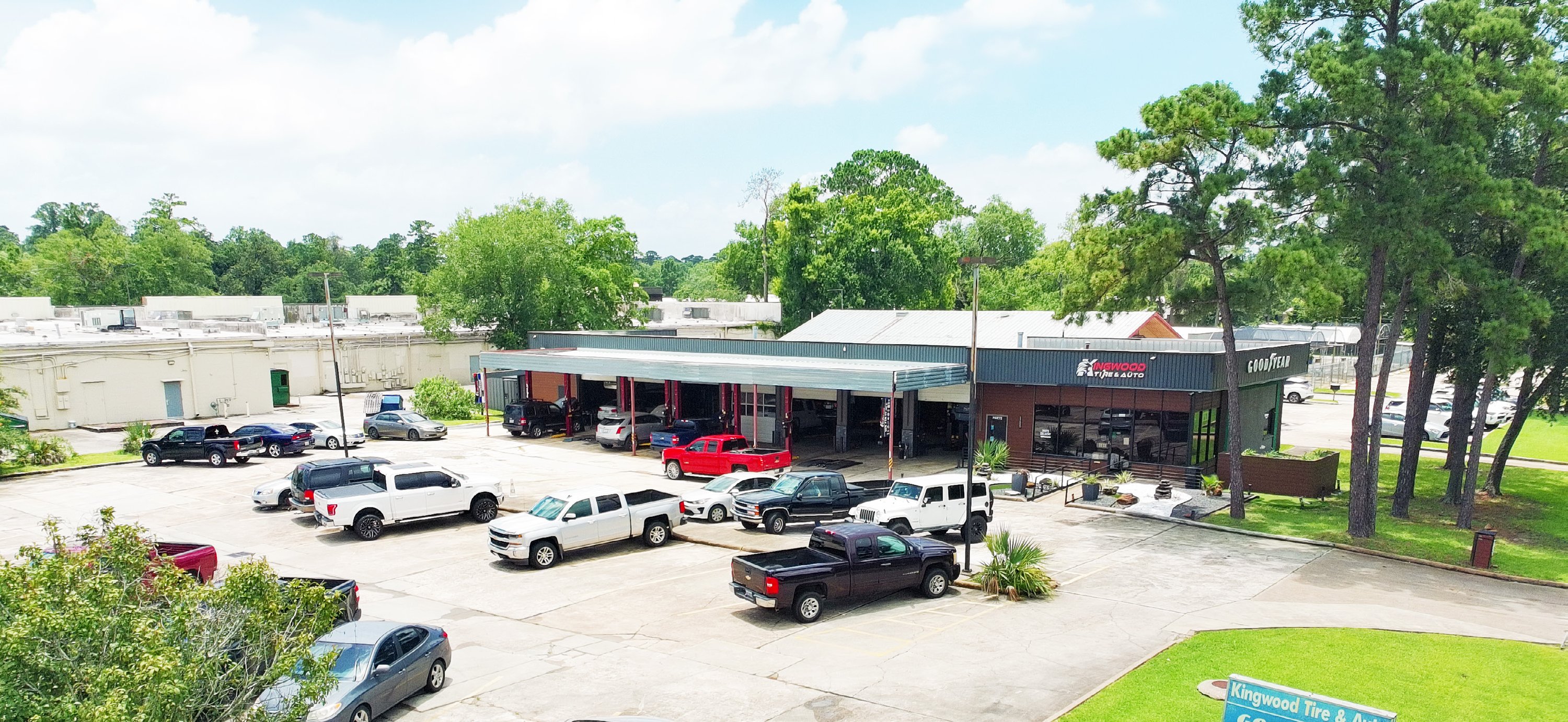 1208 Stonehollow Dr, Kingwood, TX 77339