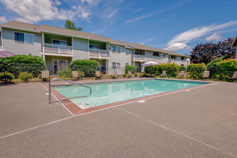 1625 Southeast Roberts Dr, Gresham, OR 97080