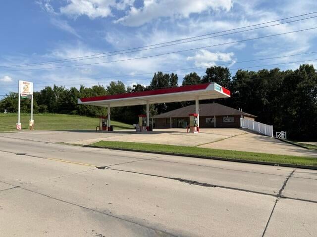 15899 Logans Lake Rd, Boonville, MO 65233