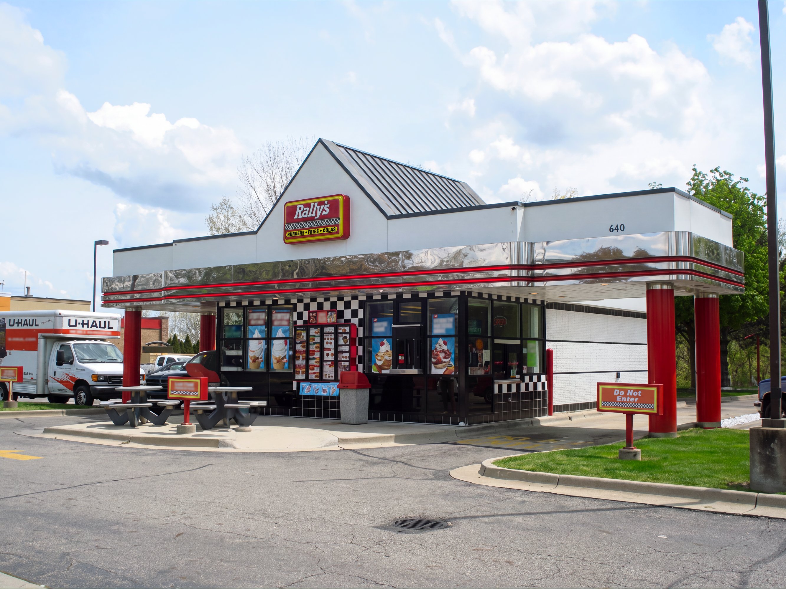 640 Lansing St, Charlotte, MI 48813