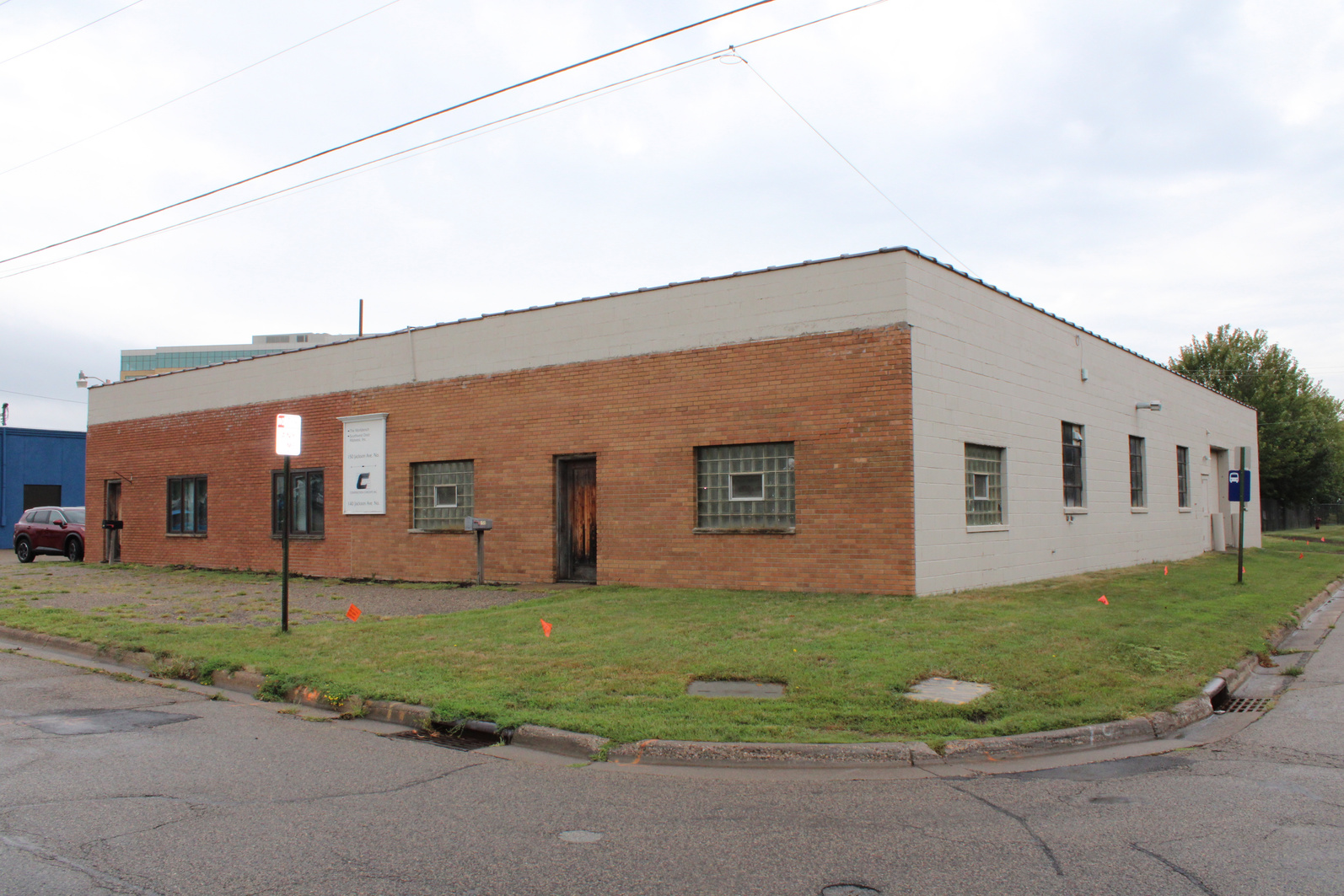 150 Jackson Ave N, Hopkins, MN 55343