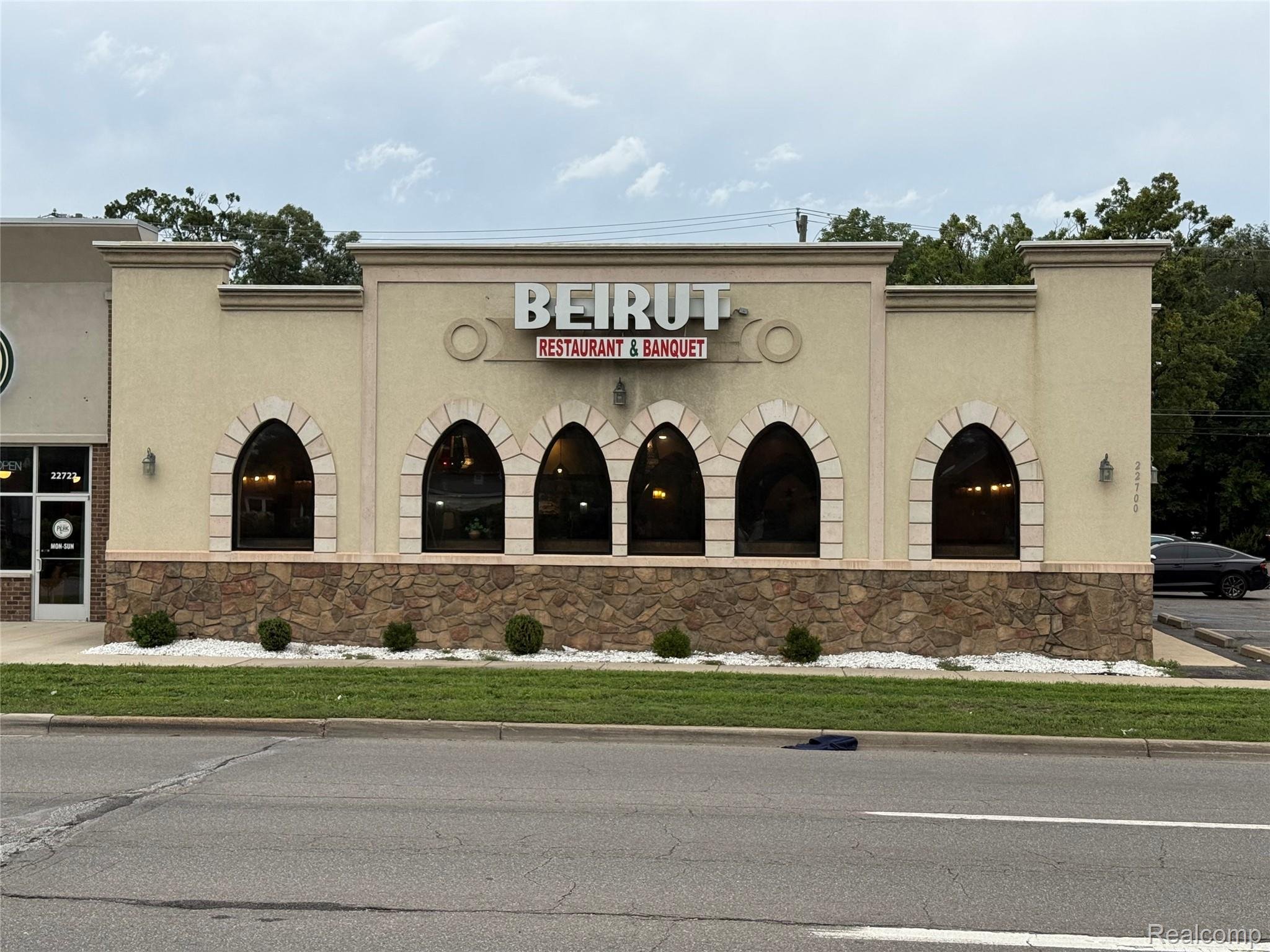 22700 Ford Rd, Dearborn Heights, MI 48127