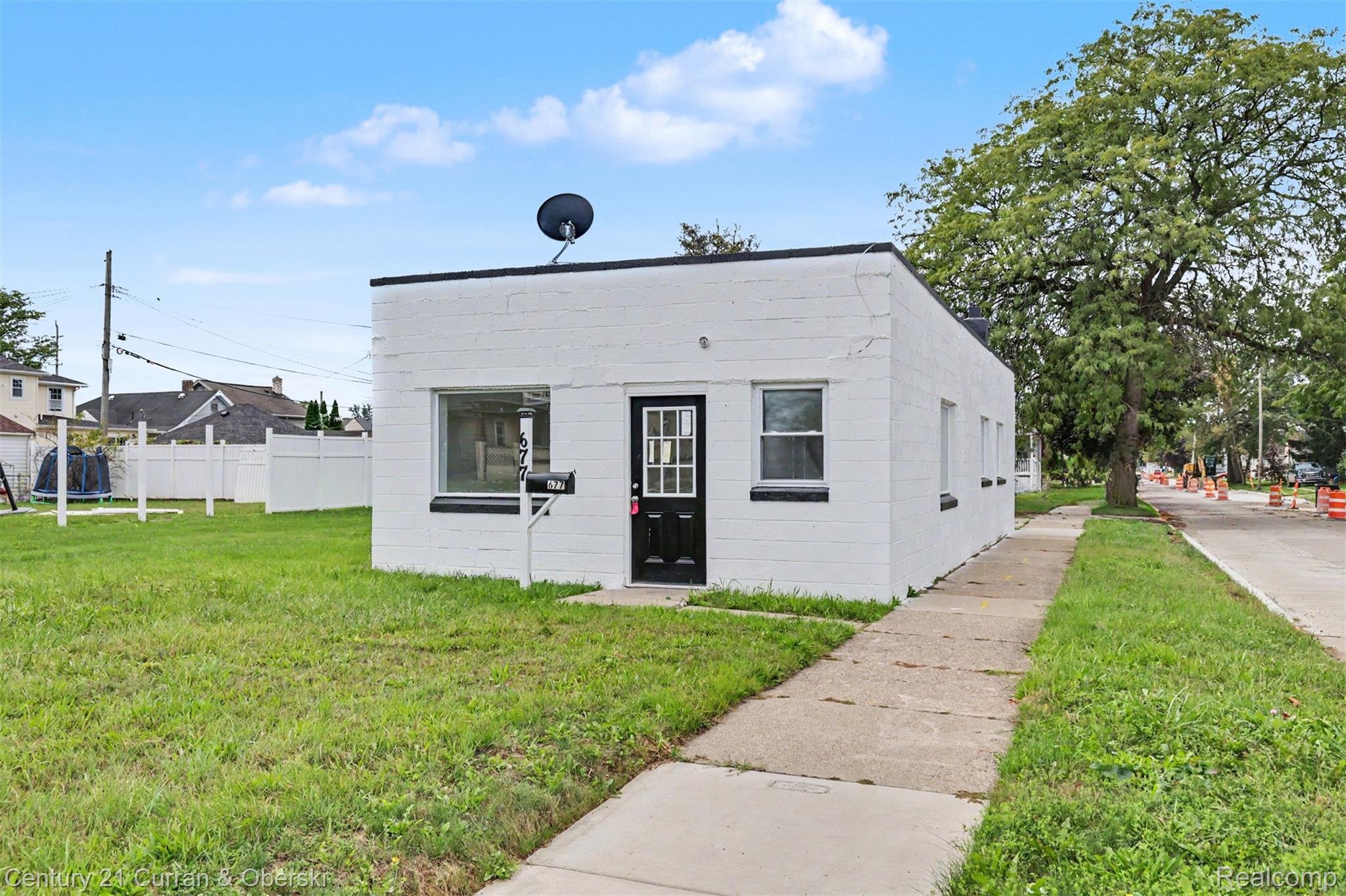 677 Goddard St, Wyandotte, MI 48192