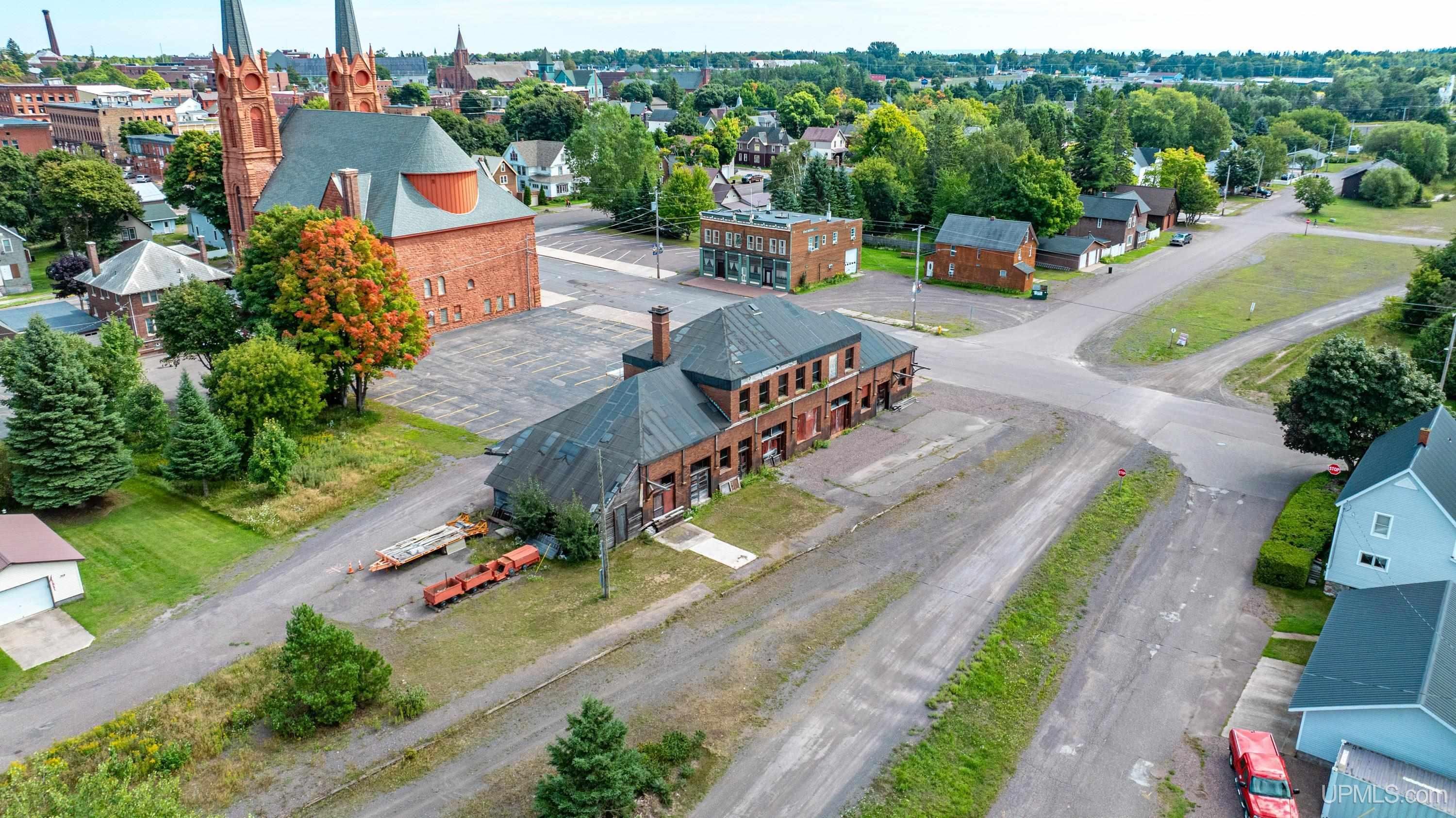 25480 Oak St, Calumet, MI 49913