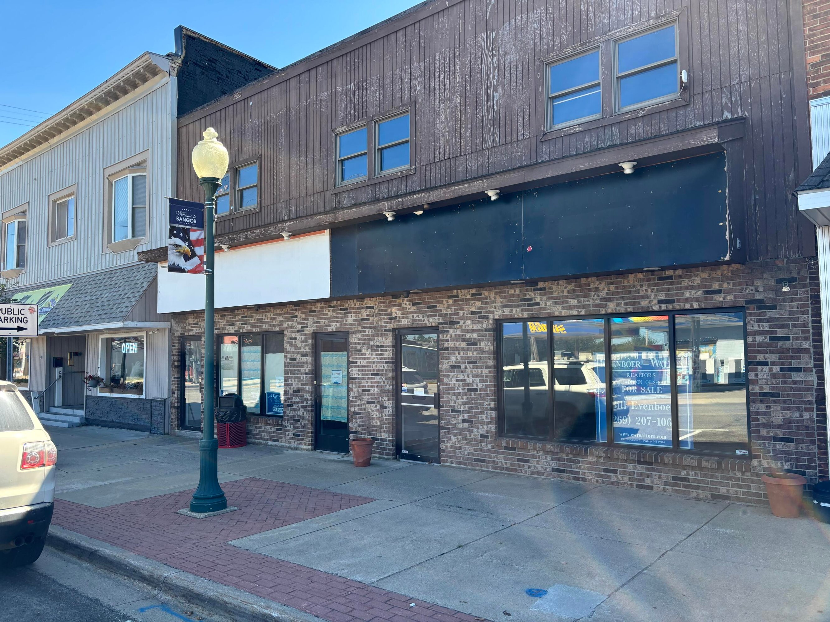 207 W Monroe St, Bangor, MI 49013