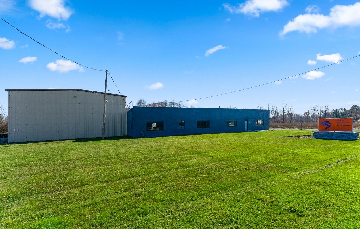 15439 Akron Canfield Rd, Berlin Center, OH 44401