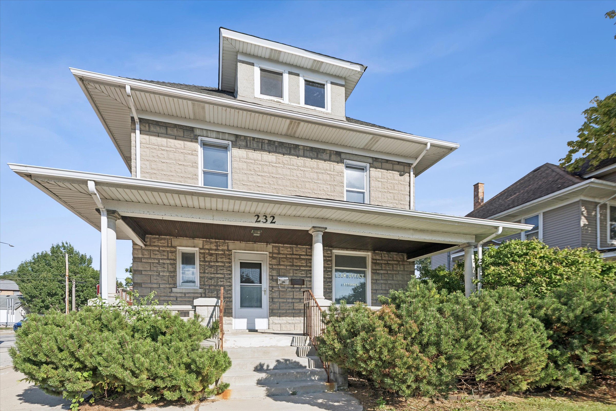 232 N Washington St, Naperville, IL 60540