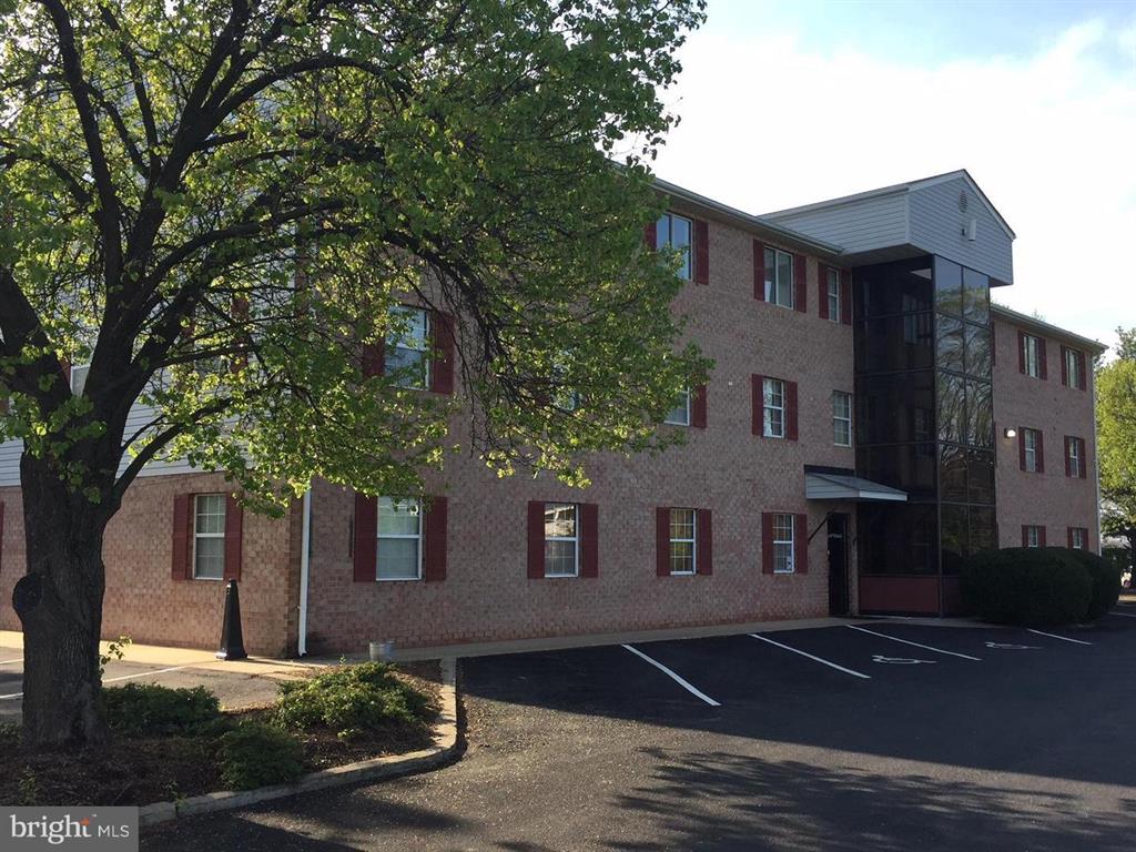 31 Willow Spring Dr, Charles Town, WV 25414