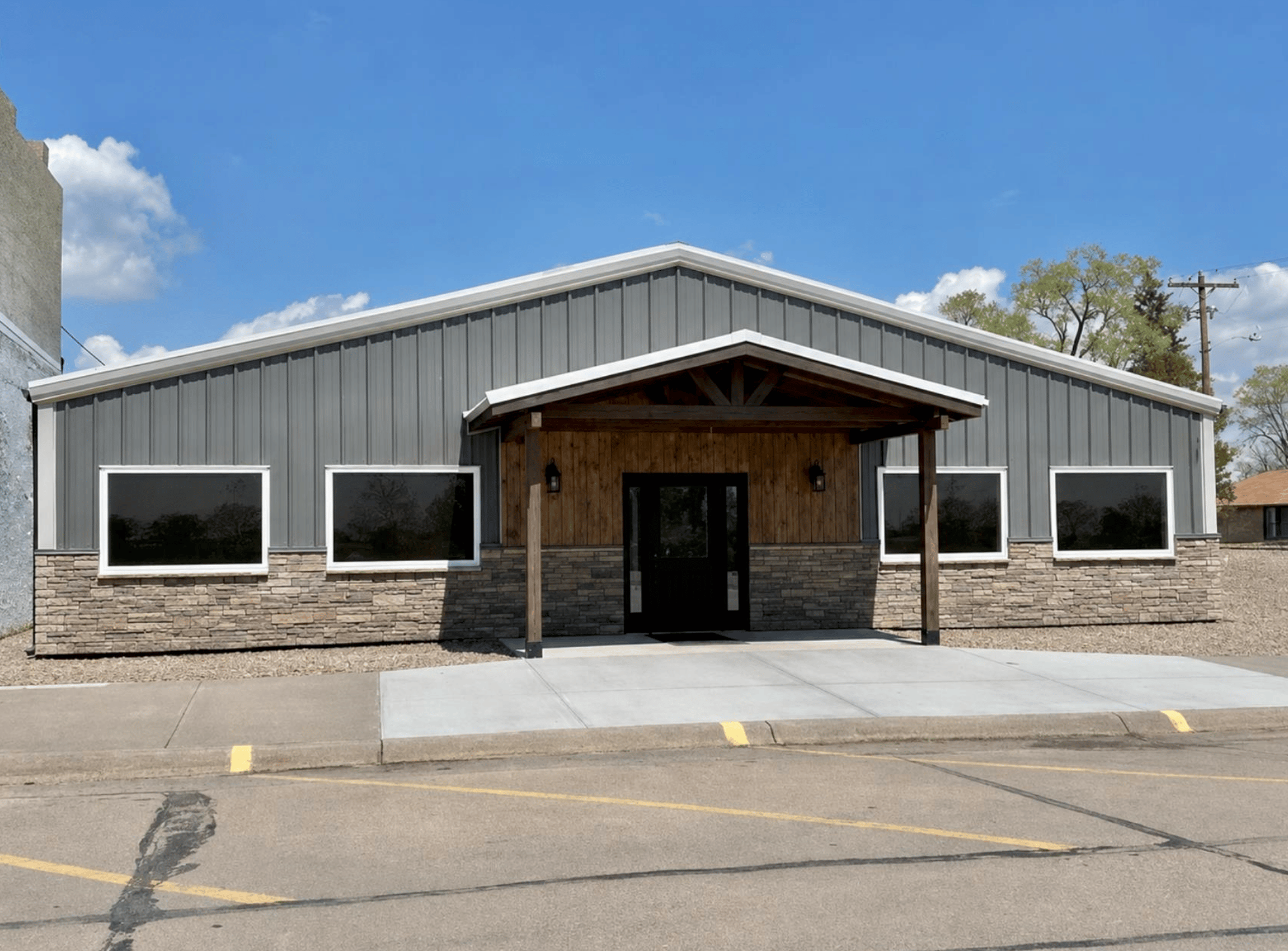 810 1St St, Sutherland, NE 69165