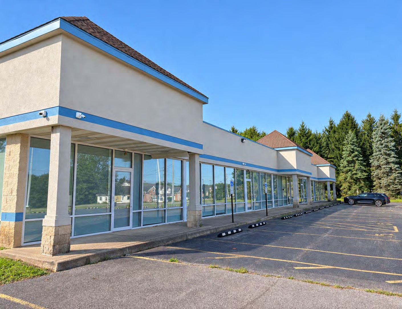 5526 Detroit Rd, Sheffield Village, OH 44035