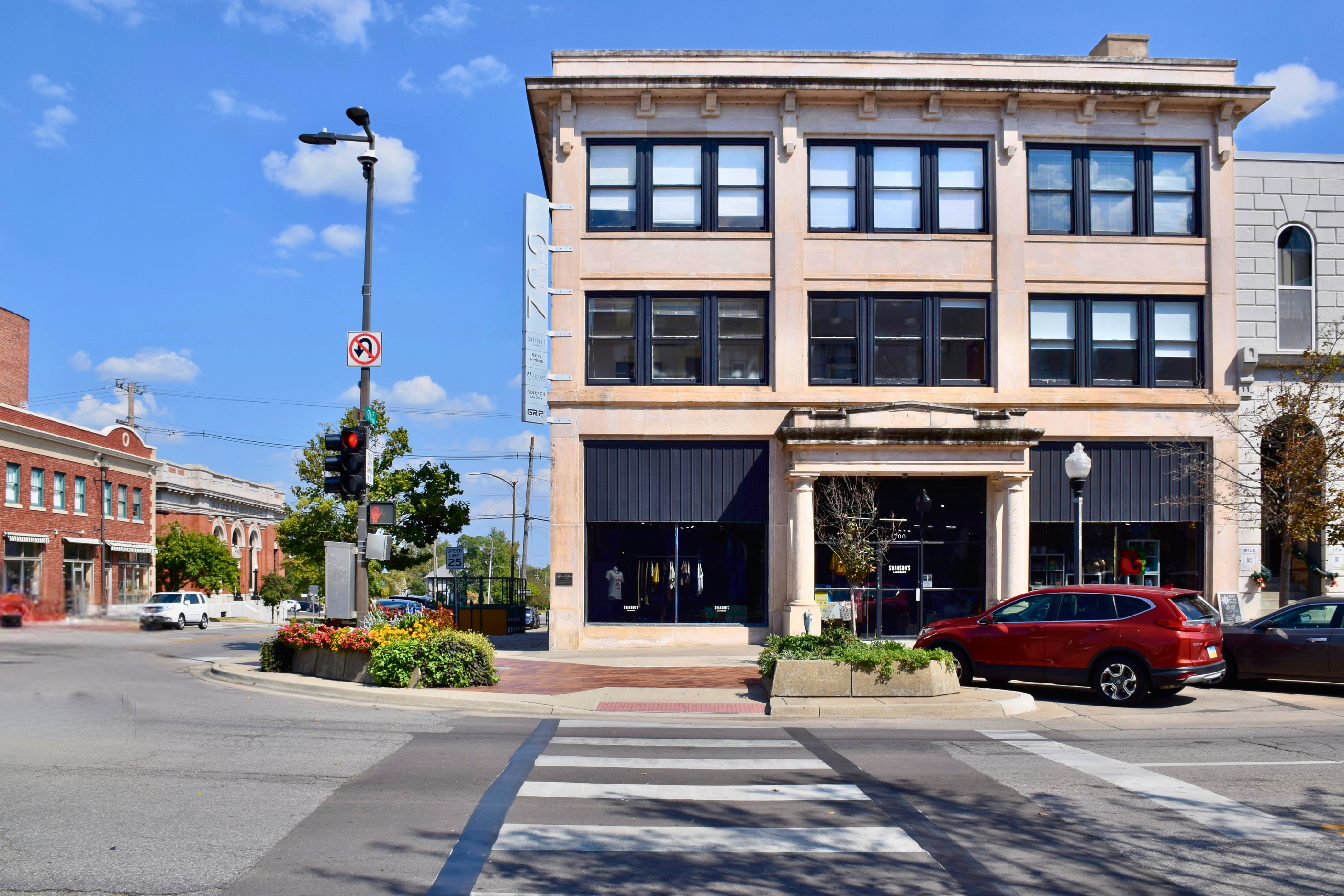 700 Massachusetts St, Lawrence, KS 66044