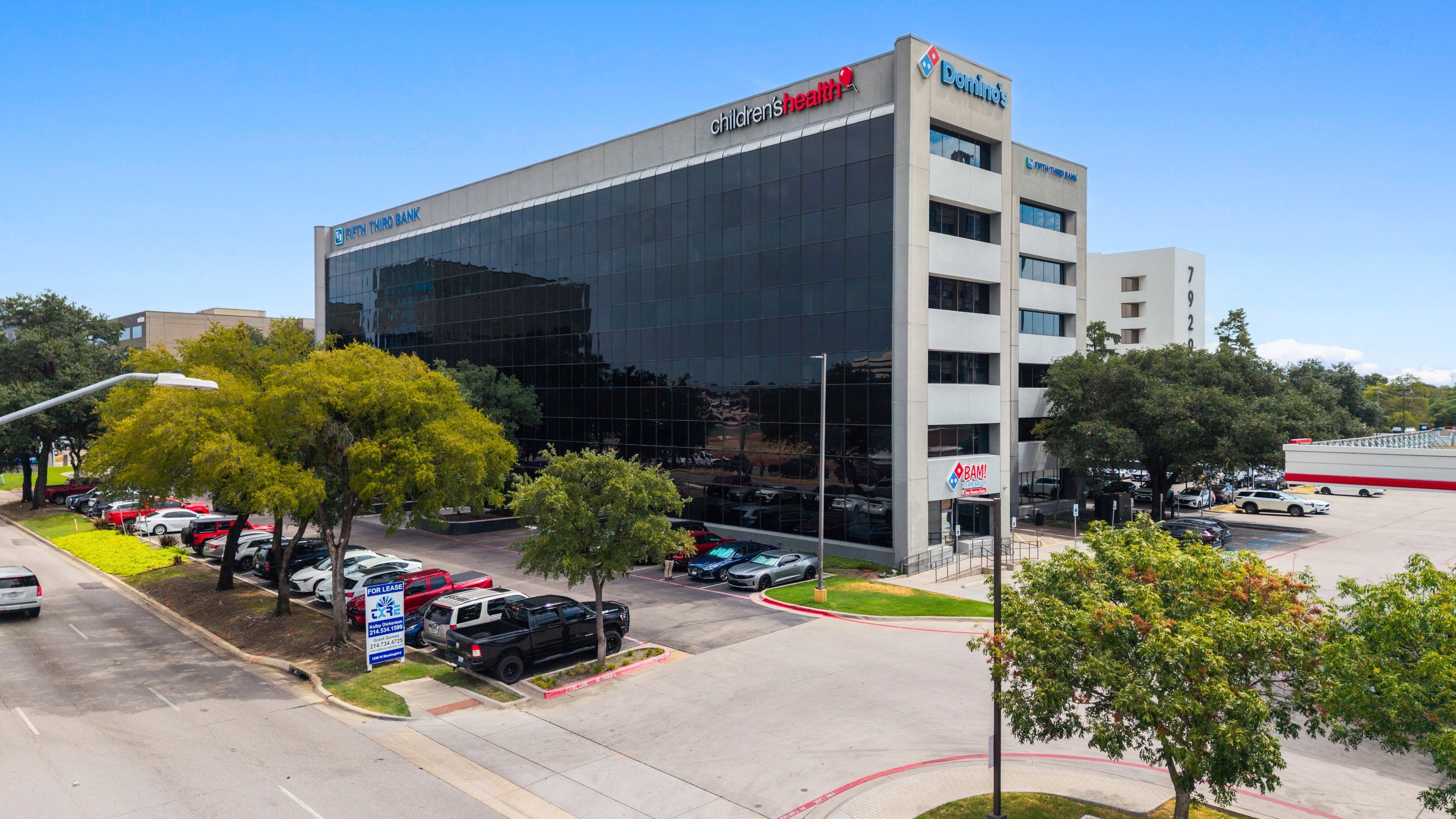 1250 W Mockingbird Ln, Dallas, TX 75247