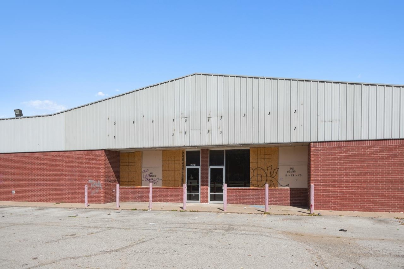 6721 East Admiral Place, Tulsa, OK 74115 For Sale | Crexi.com