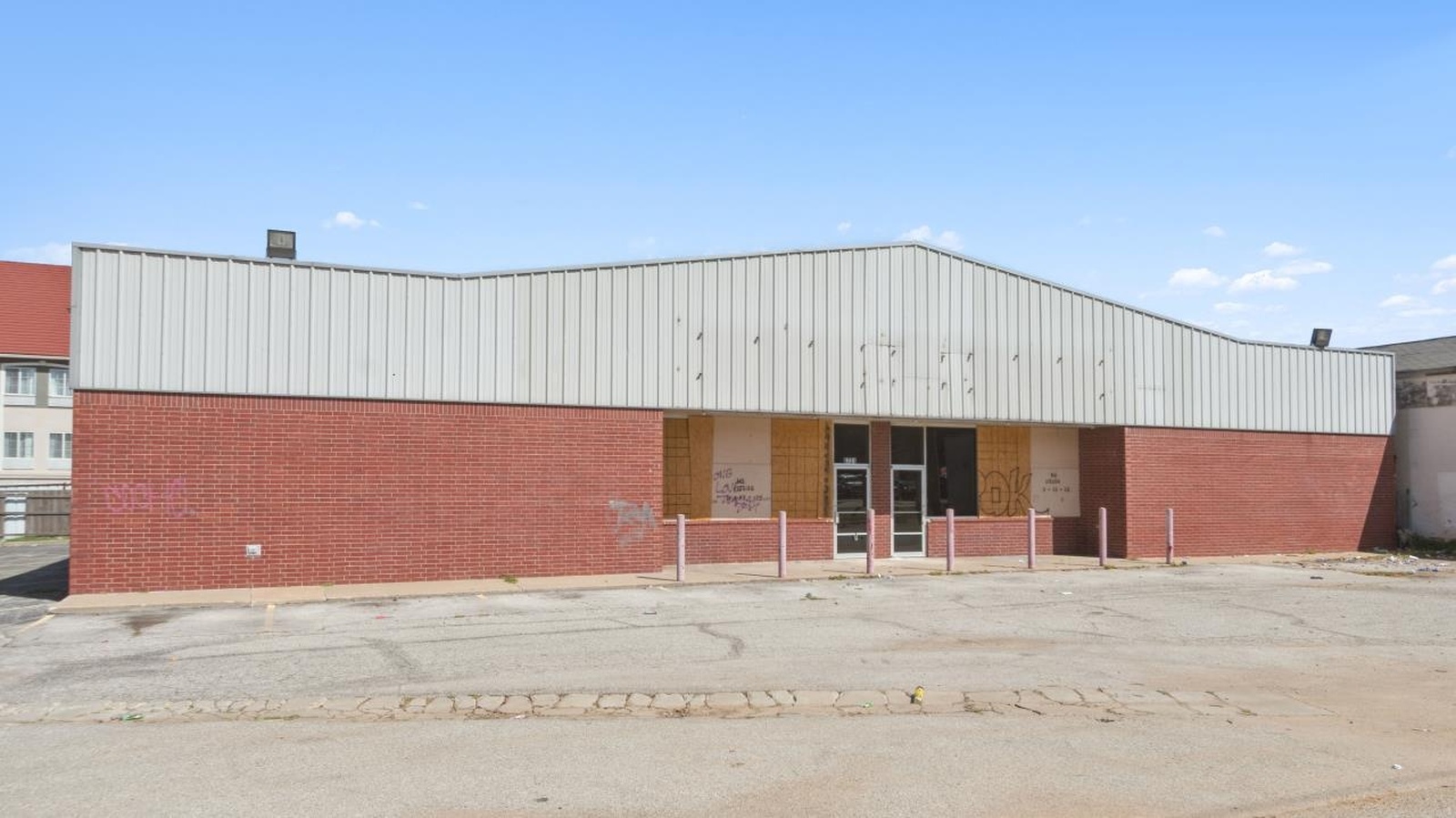 6721 East Admiral Place, Tulsa, OK 74115 For Sale | Crexi.com