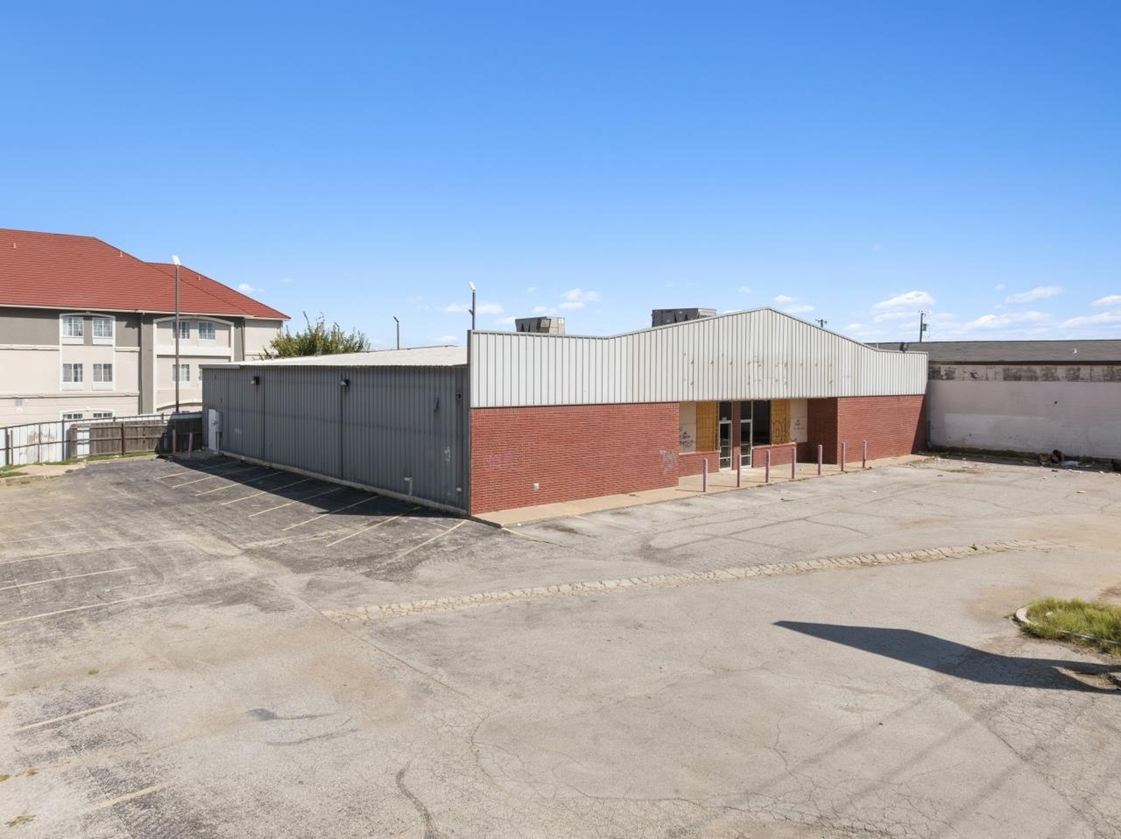 6721 East Admiral Place, Tulsa, OK 74115 For Sale | Crexi.com
