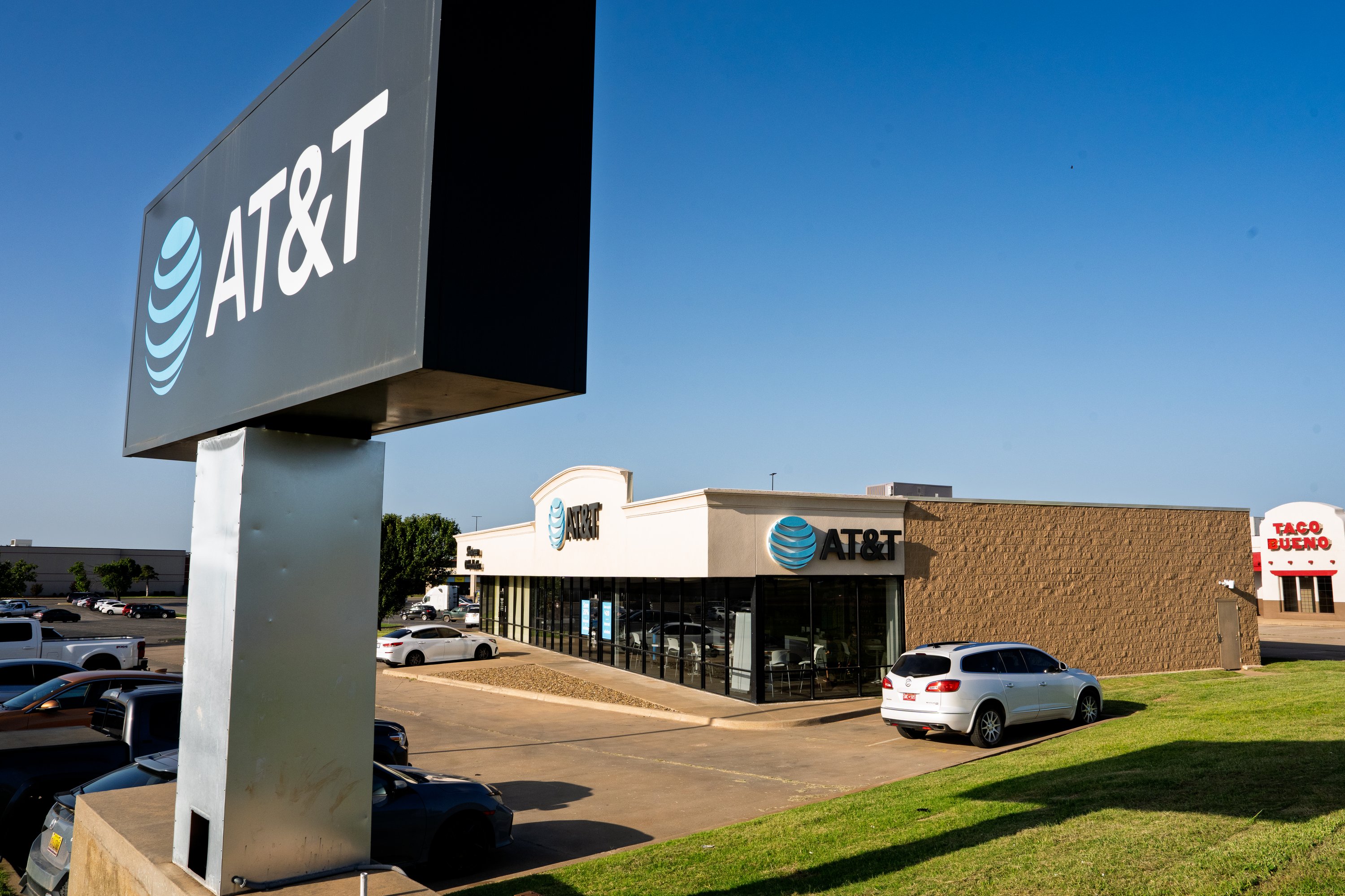502-504 Shawnee Mall Dr, Shawnee, OK 74804-1317 For Sale | Crexi.com