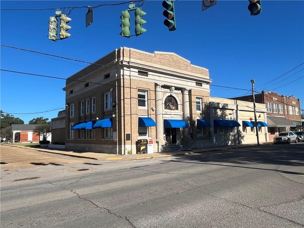 305 N MAIN ST, MARKSVILLE, LA 71351-2410 For Sale | Crexi.com