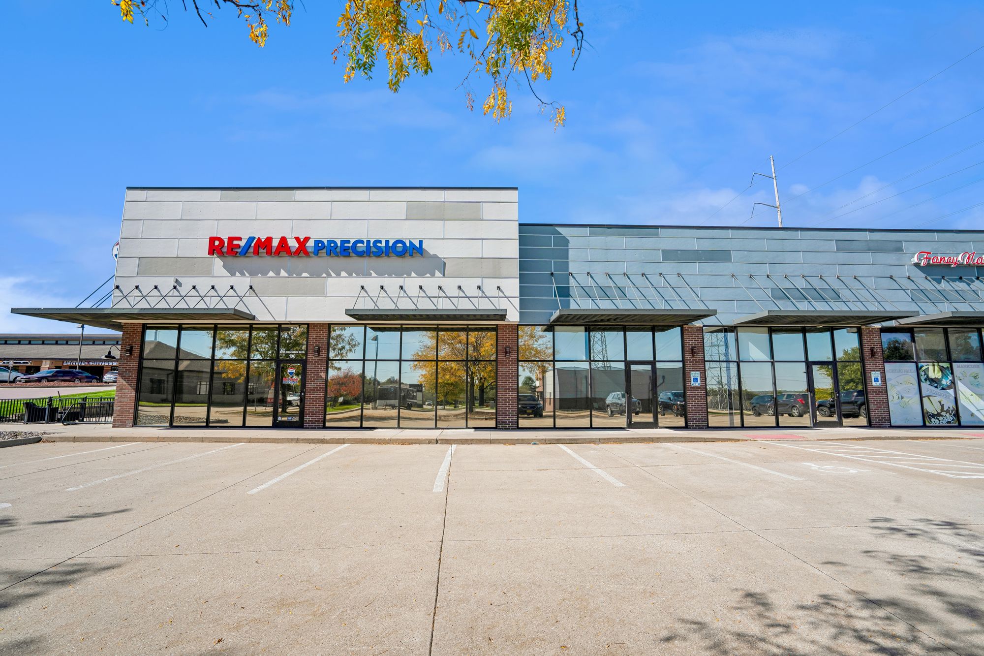 8705 Chambery Blvd, Johnston, IA 50131 For Sale | Crexi.com