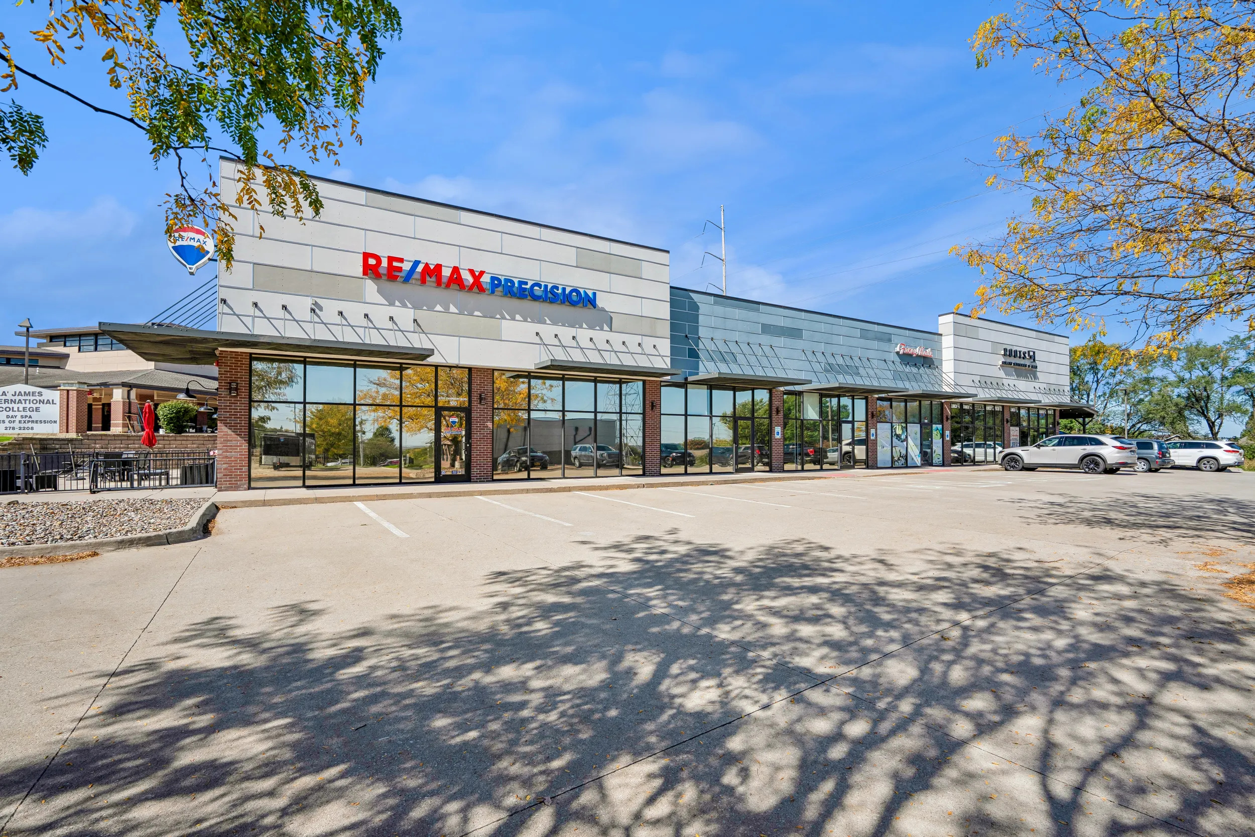 8705 Chambery Blvd, Johnston, IA 50131 For Sale | Crexi.com