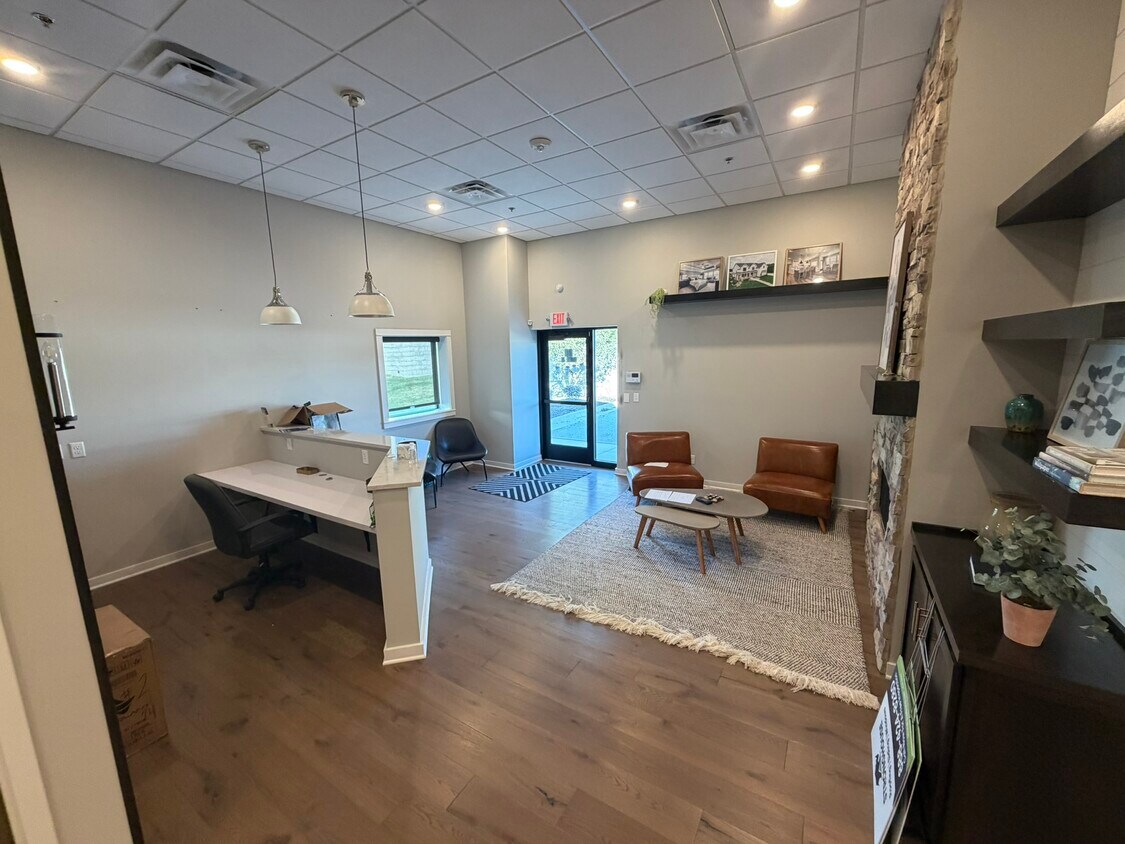 71 SE 29TH TER, LEES SUMMIT, MO 64082-7900 For Sale | Crexi.com