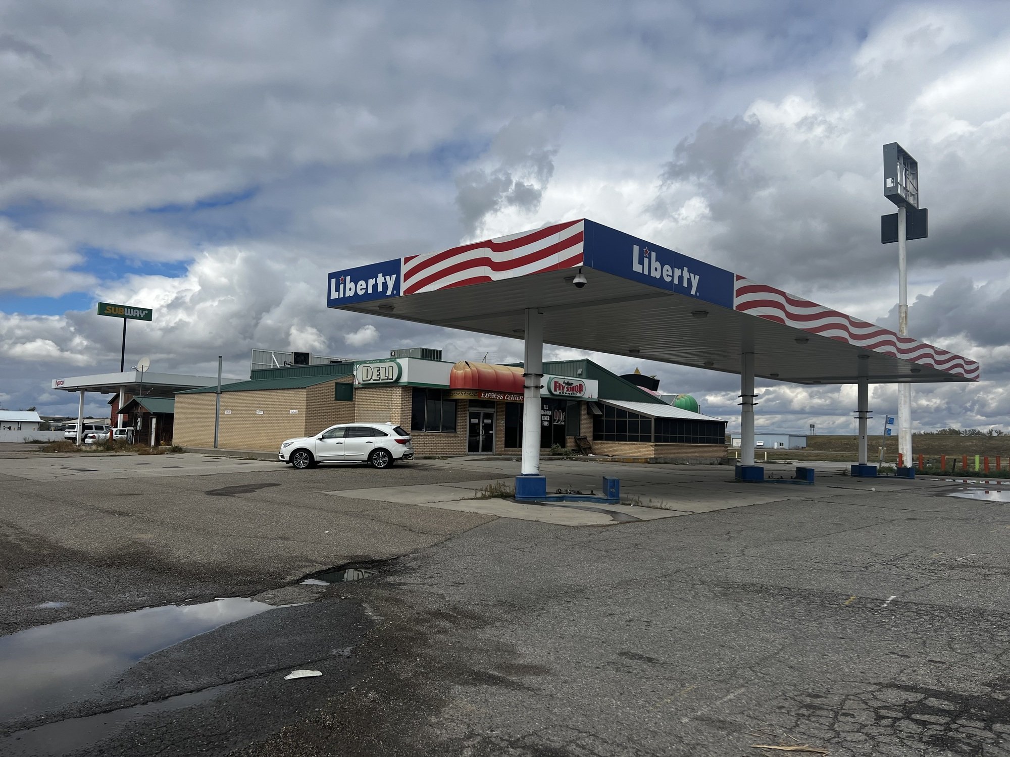 1424 N Crawford Ave, Hardin, MT 59034