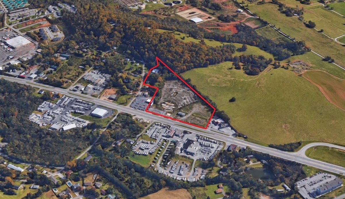 4044 Airport Hwy, Louisville, TN 37777