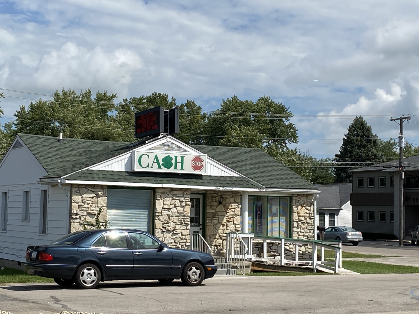 1000 W Mcgalliard Rd, Muncie, IN 47303