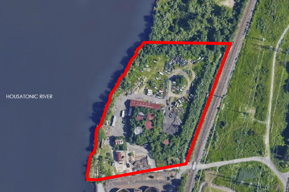 990 Naugatuck Ave, Milford, CT 06461