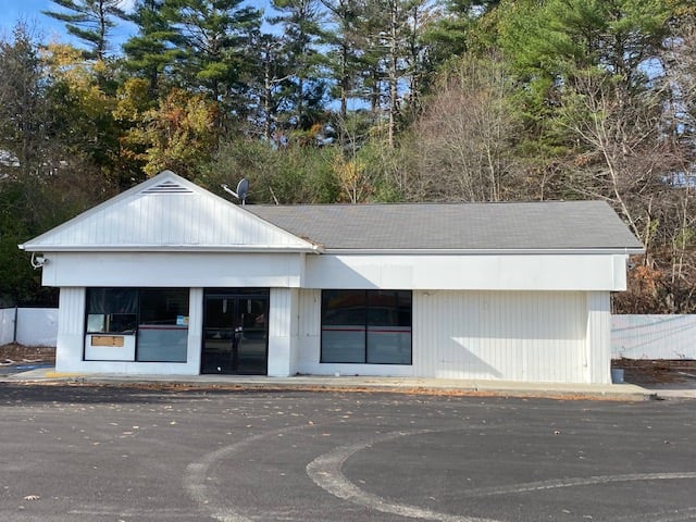 95 Nooseneck Hill Rd, West Greenwich, RI 02817