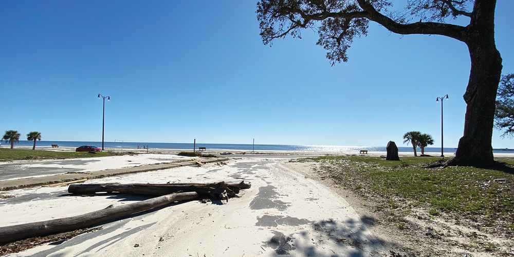 660 Beach Dr, Gulfport, MS 39507