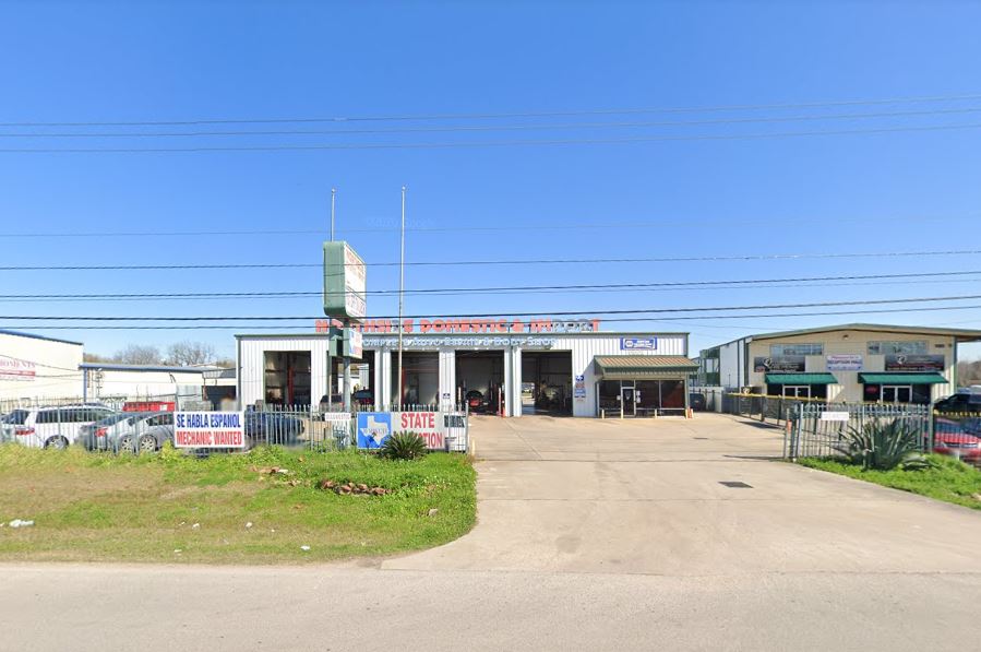 10070 Veterans Memorial Dr, Houston, TX 77038