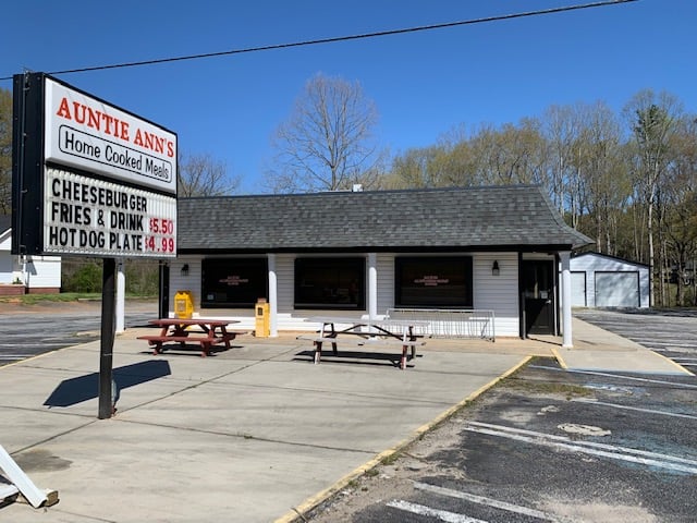 203 Farrs Bridge Rd, Pickens, SC 29671
