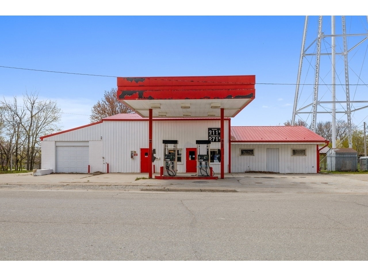401 West St, New Virginia, IA 50210