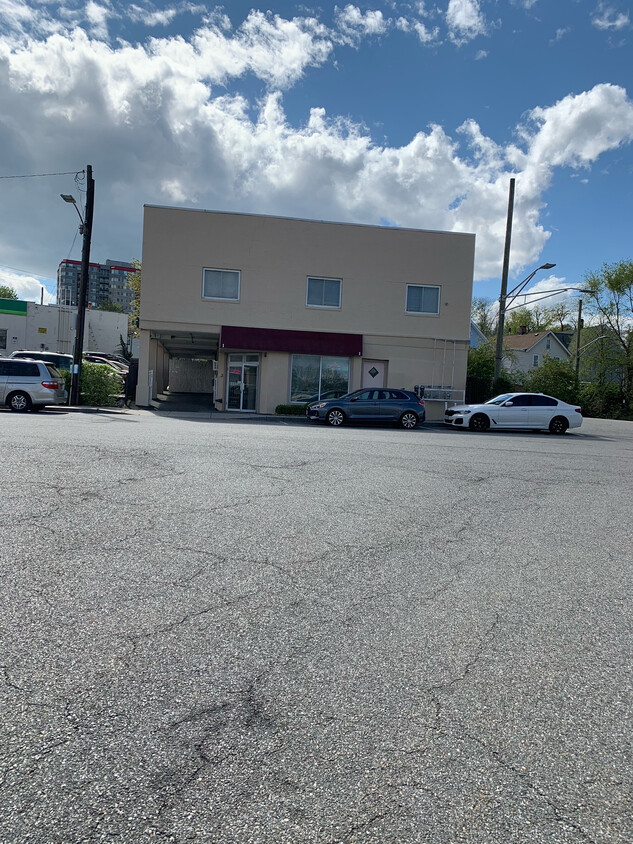 1 Hall Ave, White Plains, NY 10603