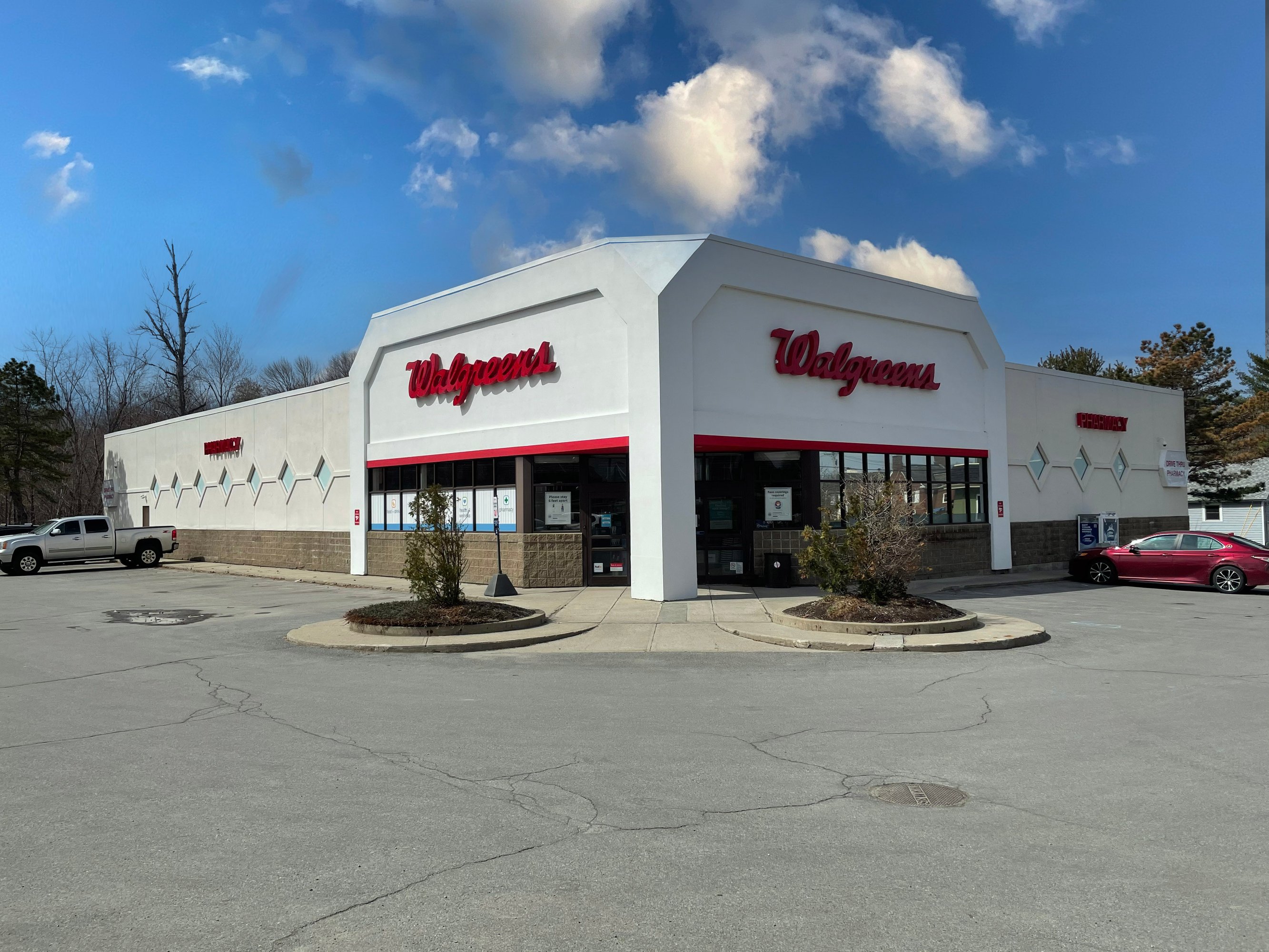 2 W Broadway, Lincoln, ME 04457