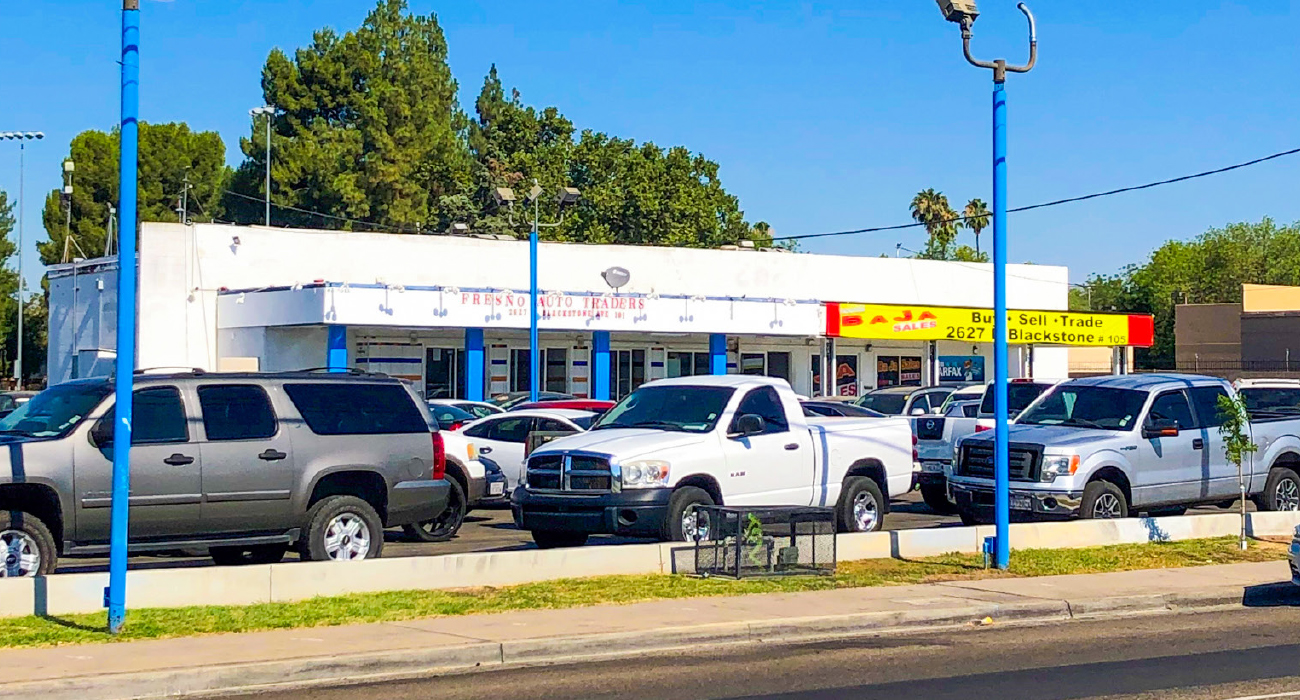 2627 N Blackstone Ave, Fresno, CA 93703