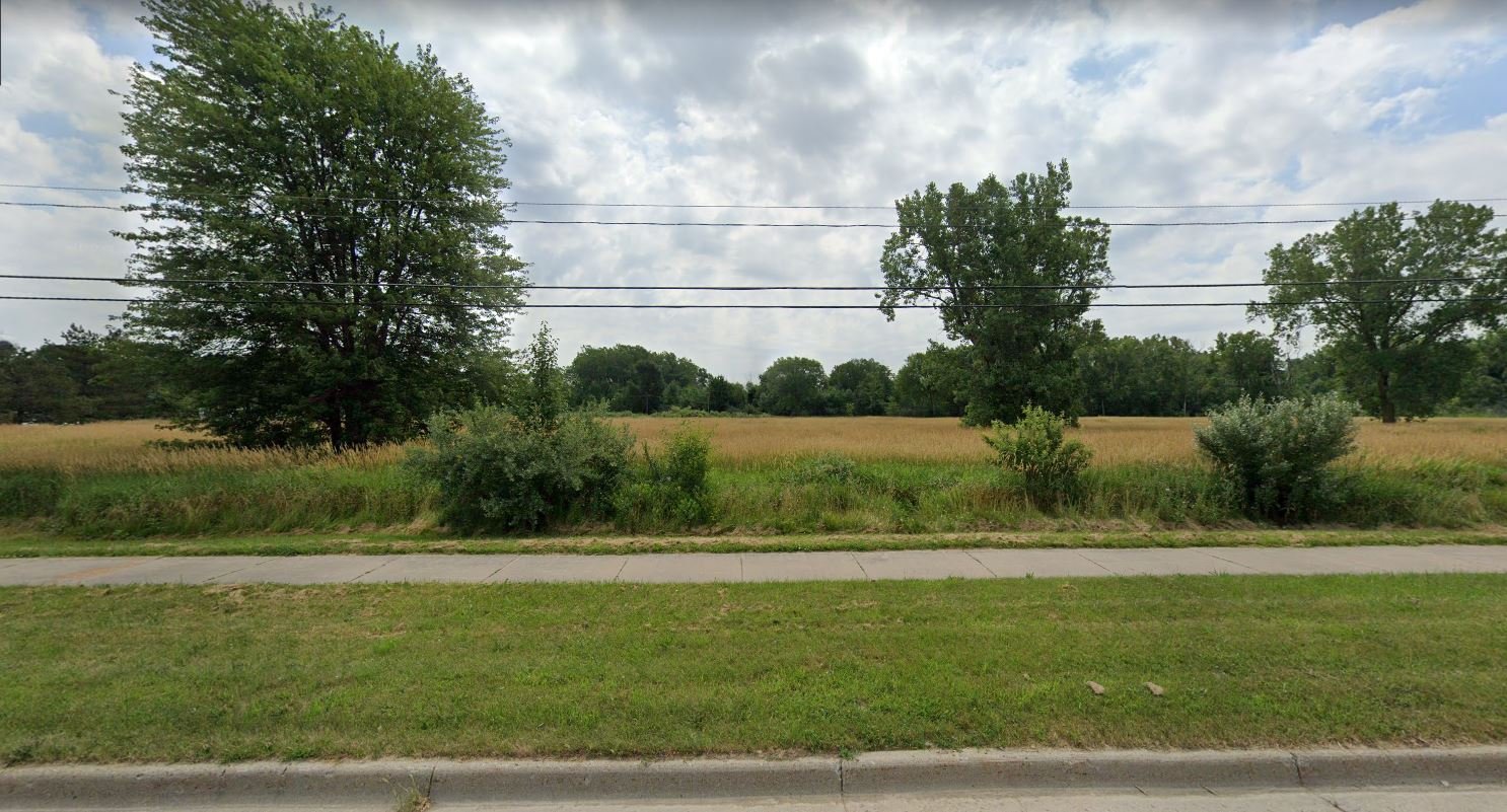 1370 Woodland Dr E, Saline, MI 48176