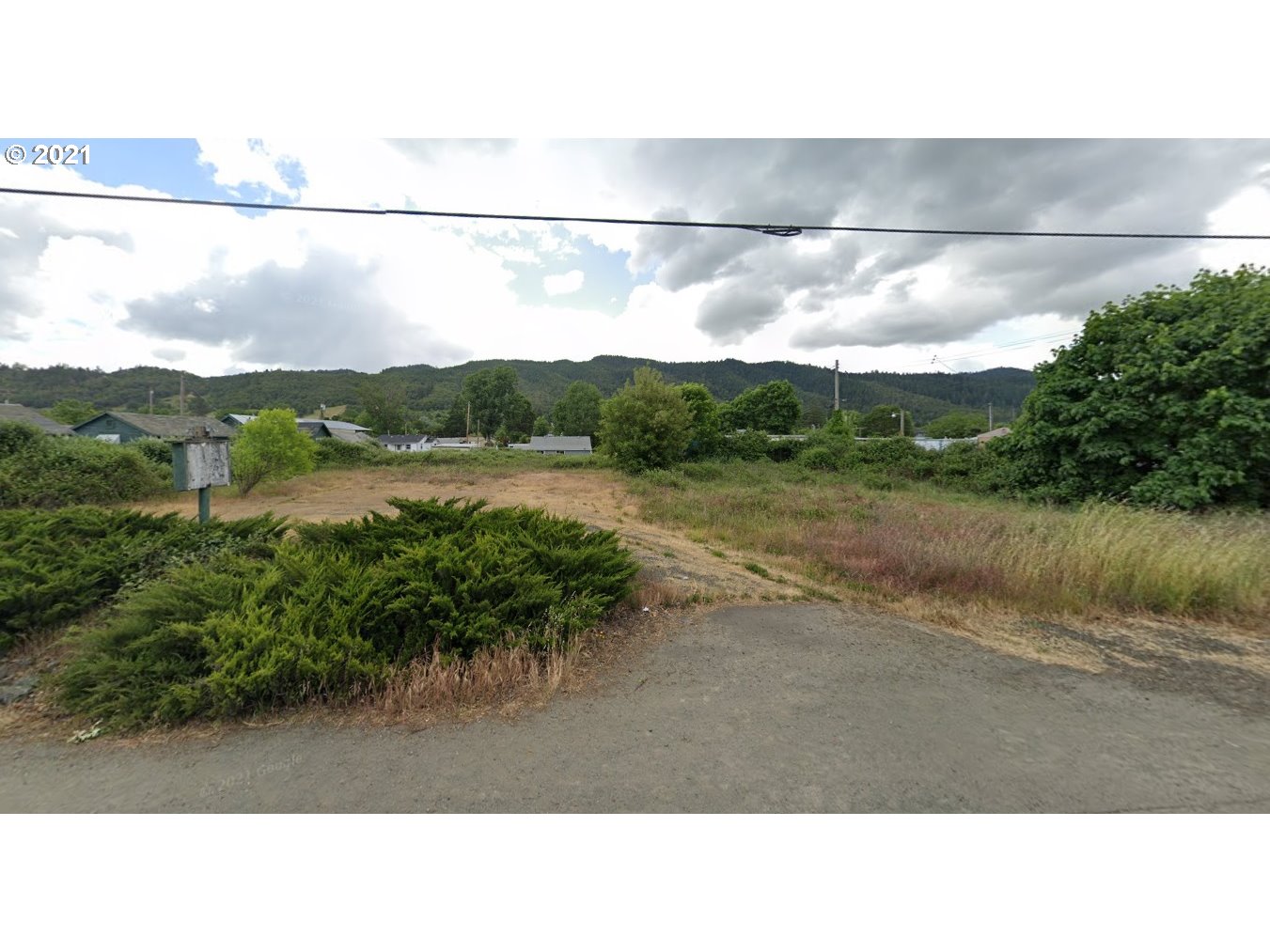 1030 N Old Pacific Hwy, Myrtle Creek, OR 97457