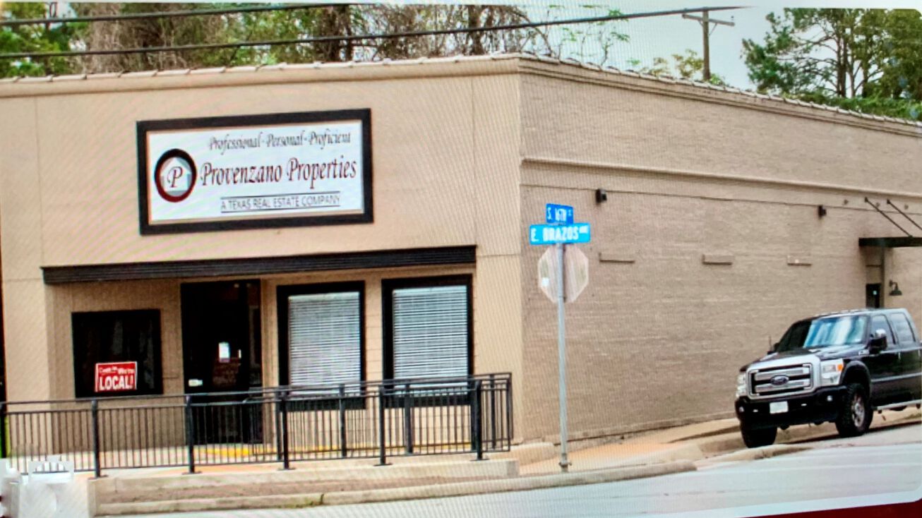 201 E Brazos Ave, West Columbia, TX 77486