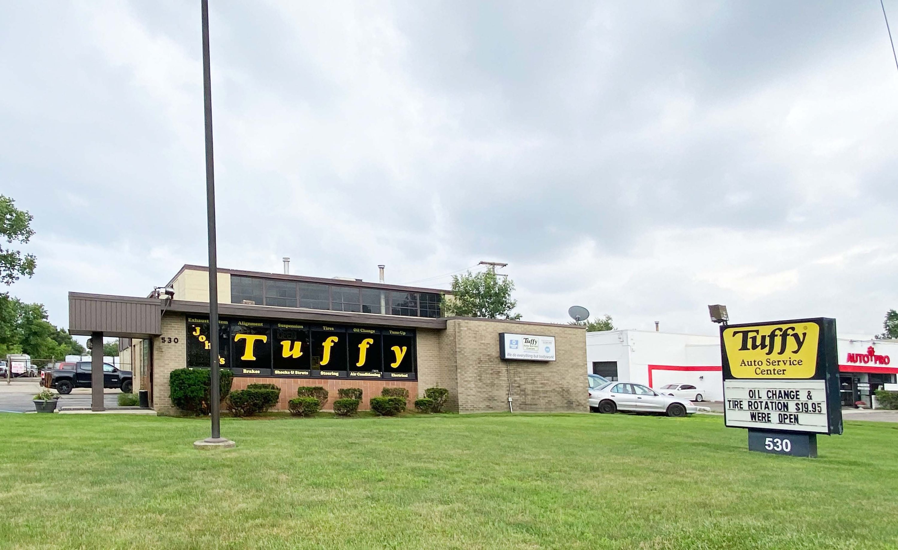530 E Maple Rd, Troy, MI 48083