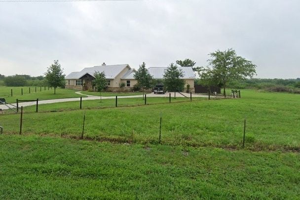 115 Humphrey Ct, Martindale, TX 78655