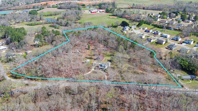 8422 Pendergrass Rd, Hoschton, GA 30548