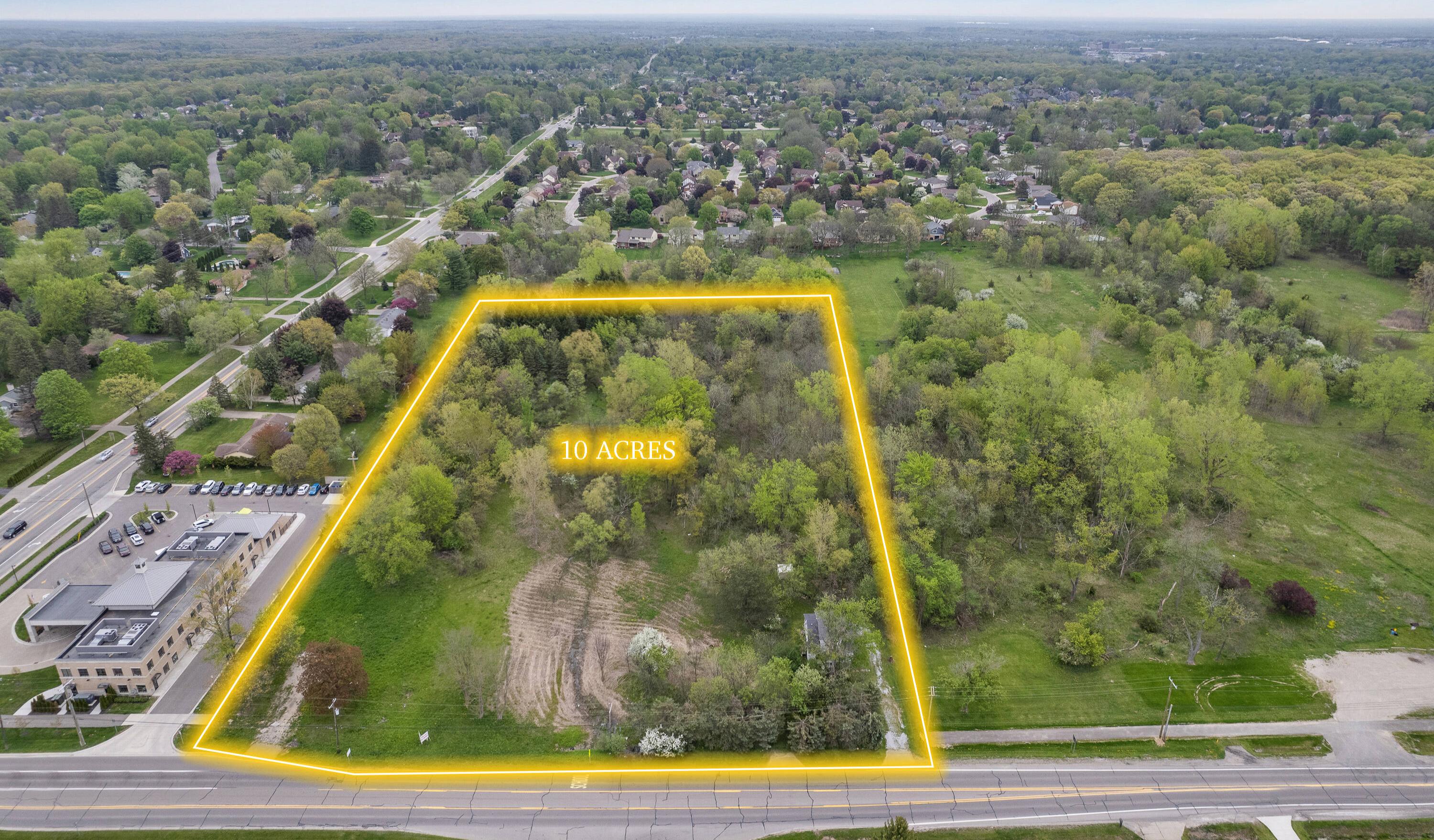 884 N Adams Rd, Rochester Hills, MI 48309