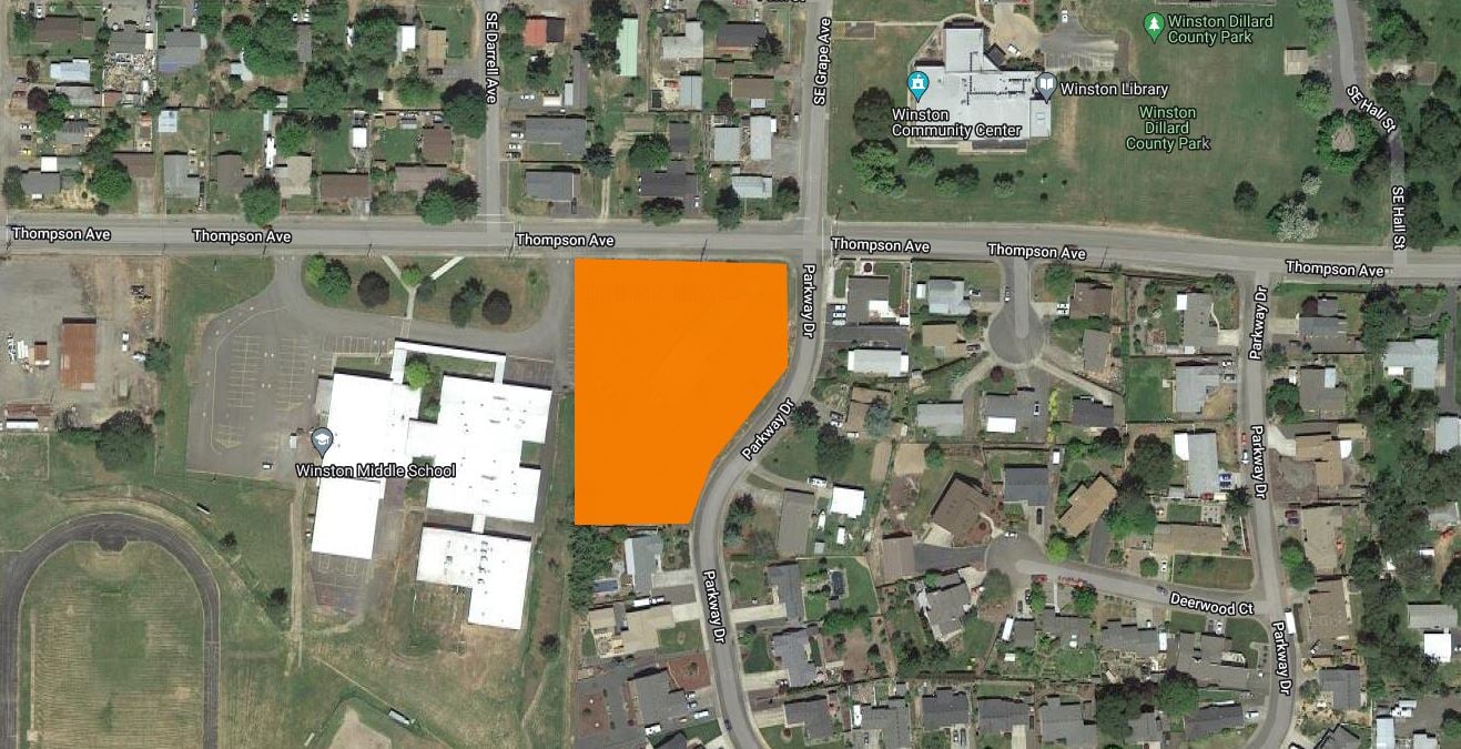 385 Thompson Ave, Winston, OR 97496