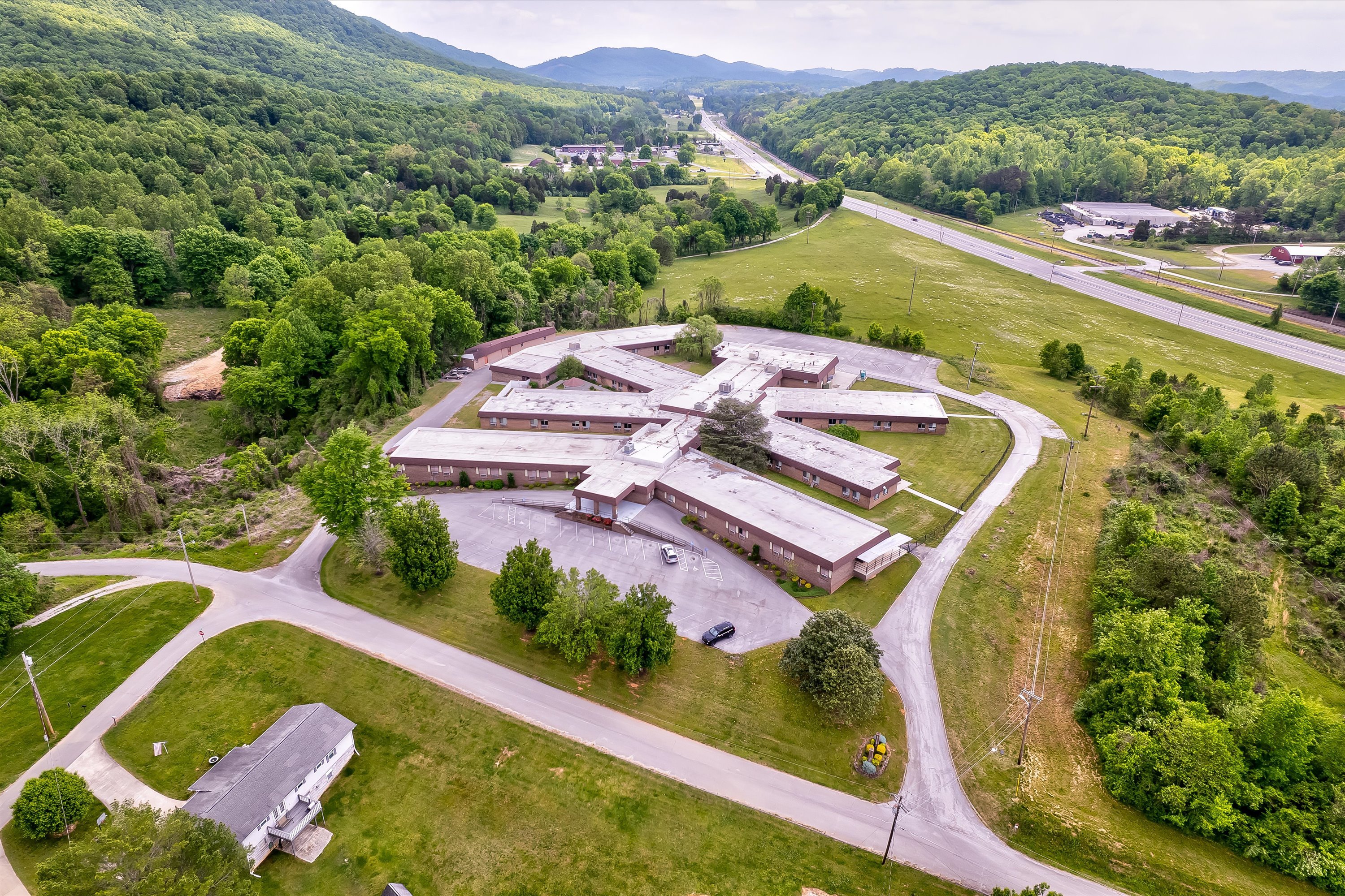 240 Hannah Rd, Harriman, TN 37748