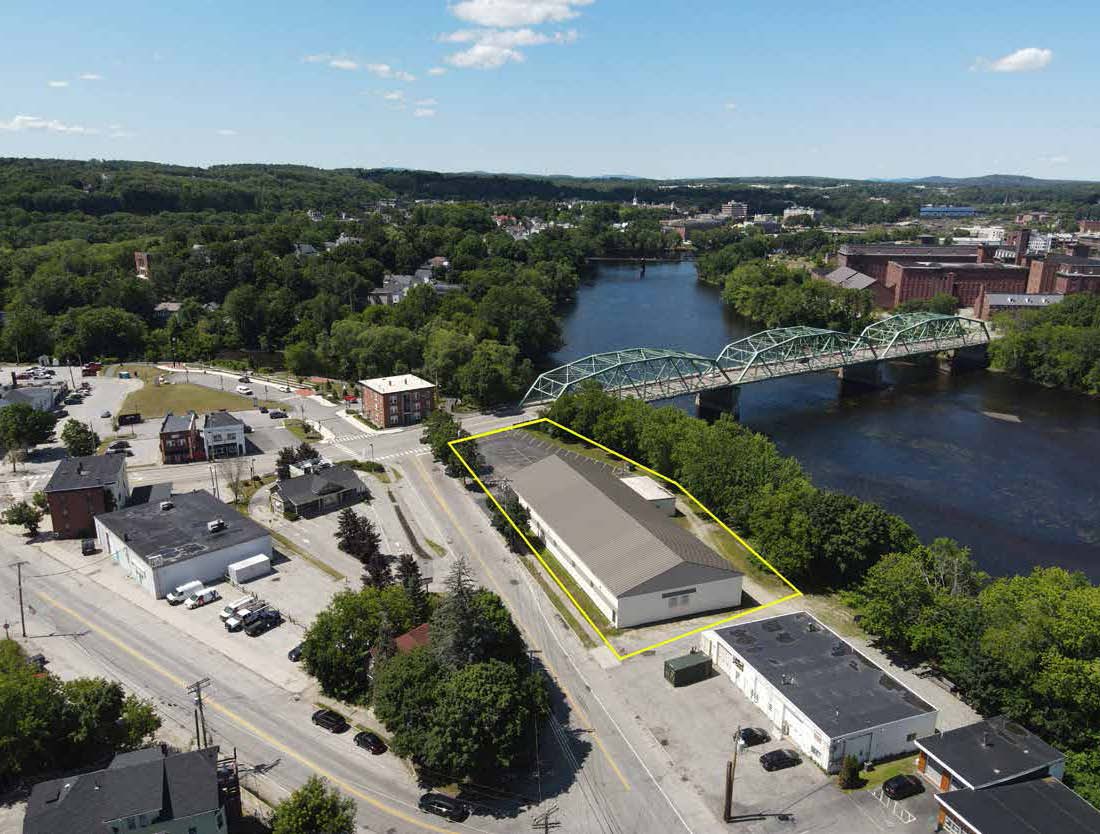 12 Riverside Dr, Auburn, ME 04210
